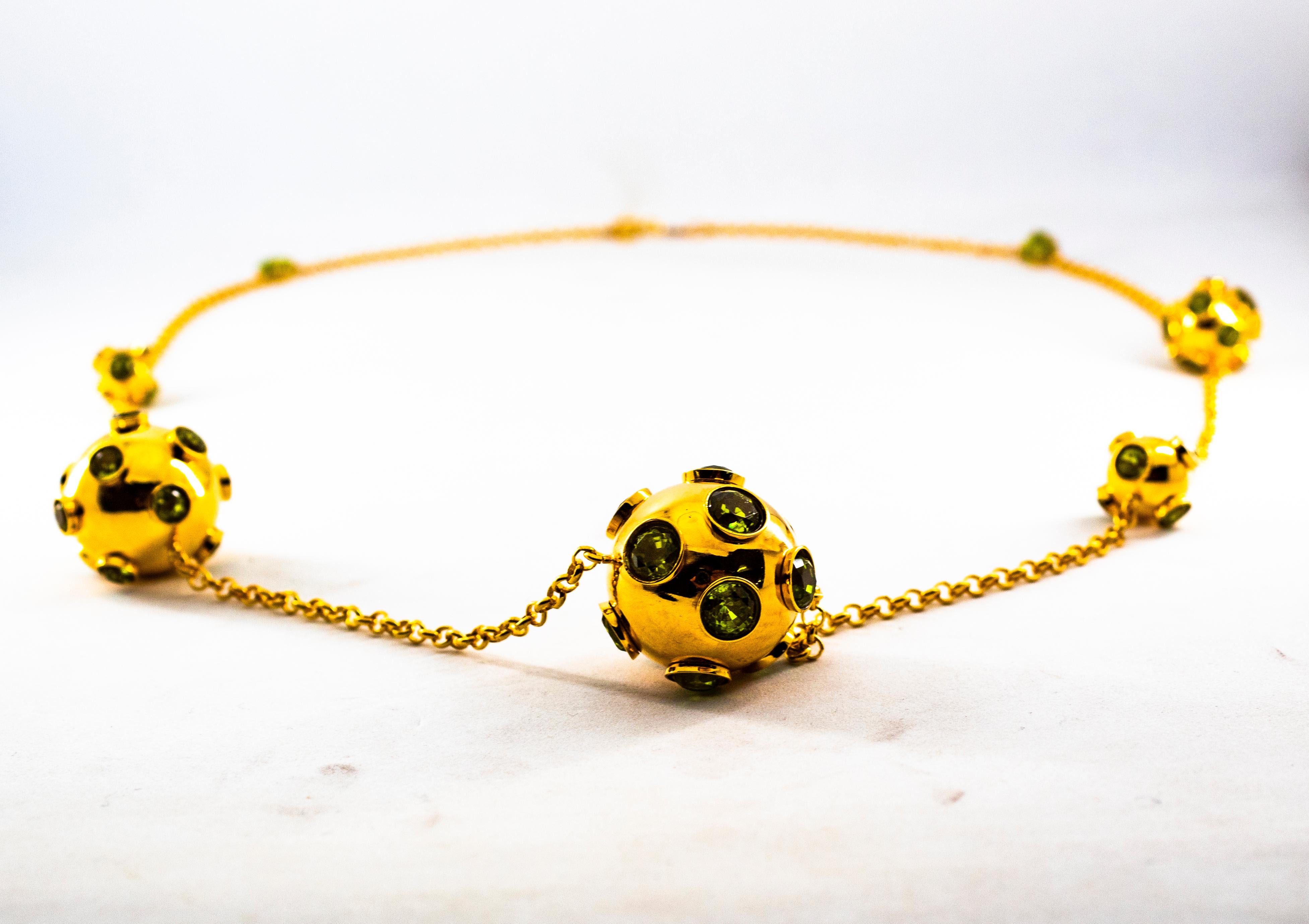 Taglio misto Collana a goccia in oro giallo con peridoto da 30.50 carati realizzata a mano in stile Art Deco in vendita