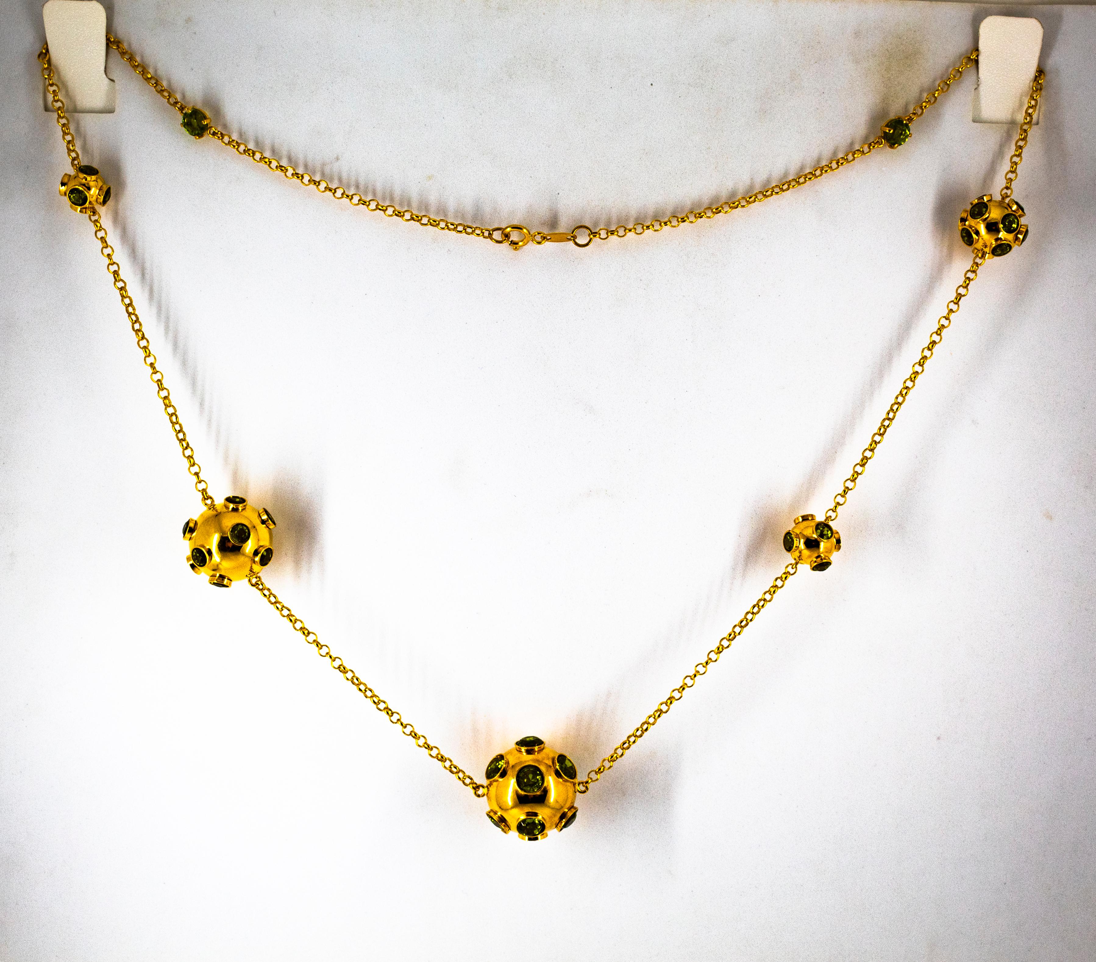 Collana a goccia in oro giallo con peridoto da 30.50 carati realizzata a mano in stile Art Deco in vendita 3