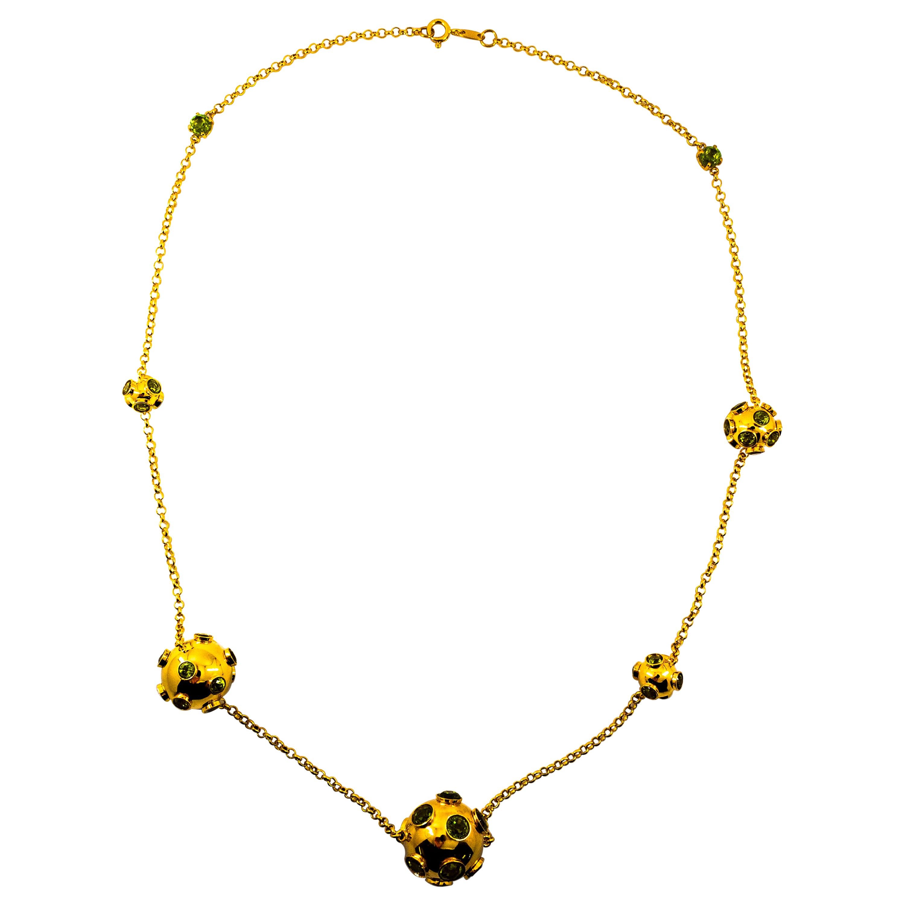 Art Deco Style Handcrafted 30.50 Carat Peridot Yellow Gold Drop Necklace For Sale