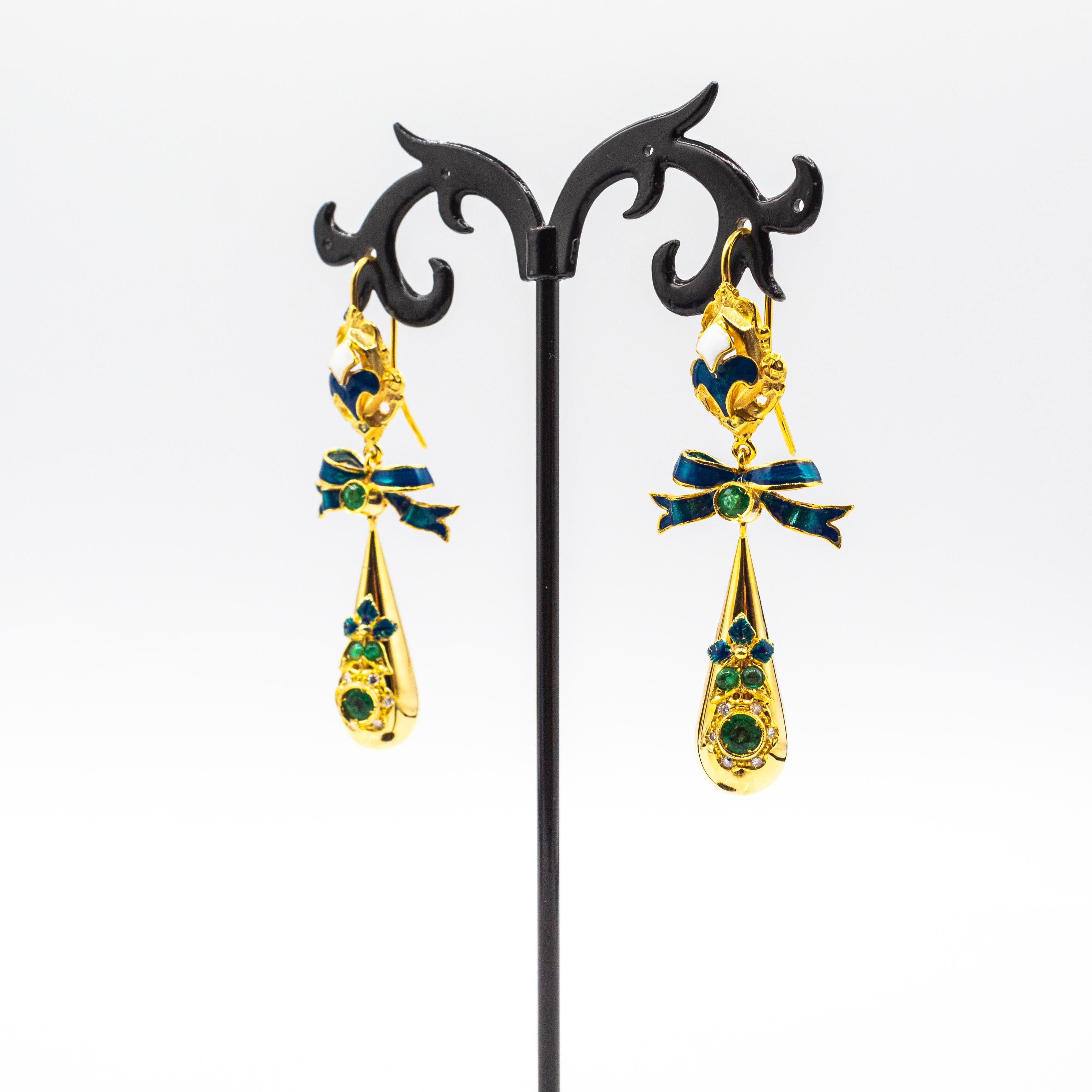 da uomo o donna Orecchini artigianali in stile Art Déco con smeraldo e smalto, diamante bianco e oro giallo in vendita