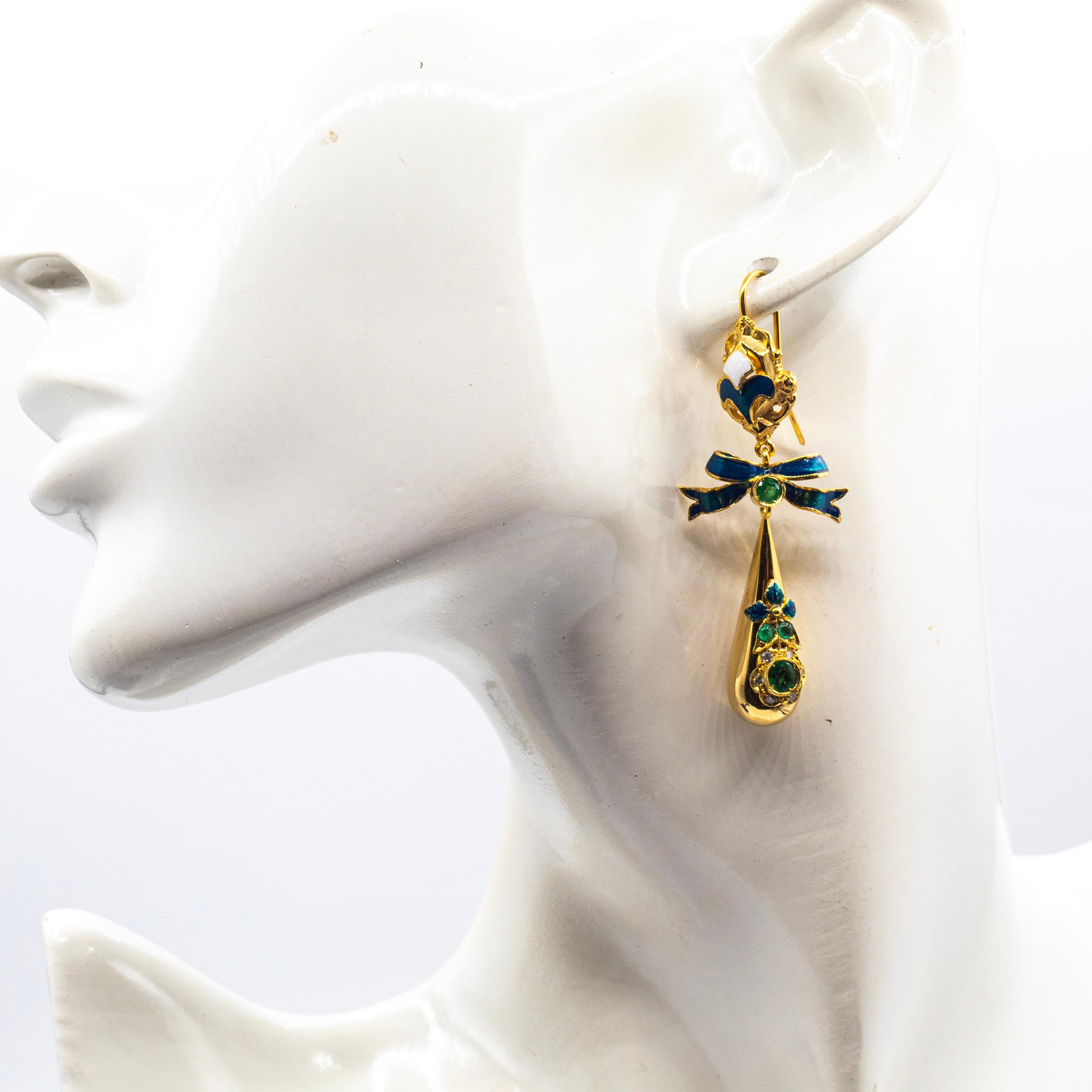 Orecchini artigianali in stile Art Déco con smeraldo e smalto, diamante bianco e oro giallo in vendita 2