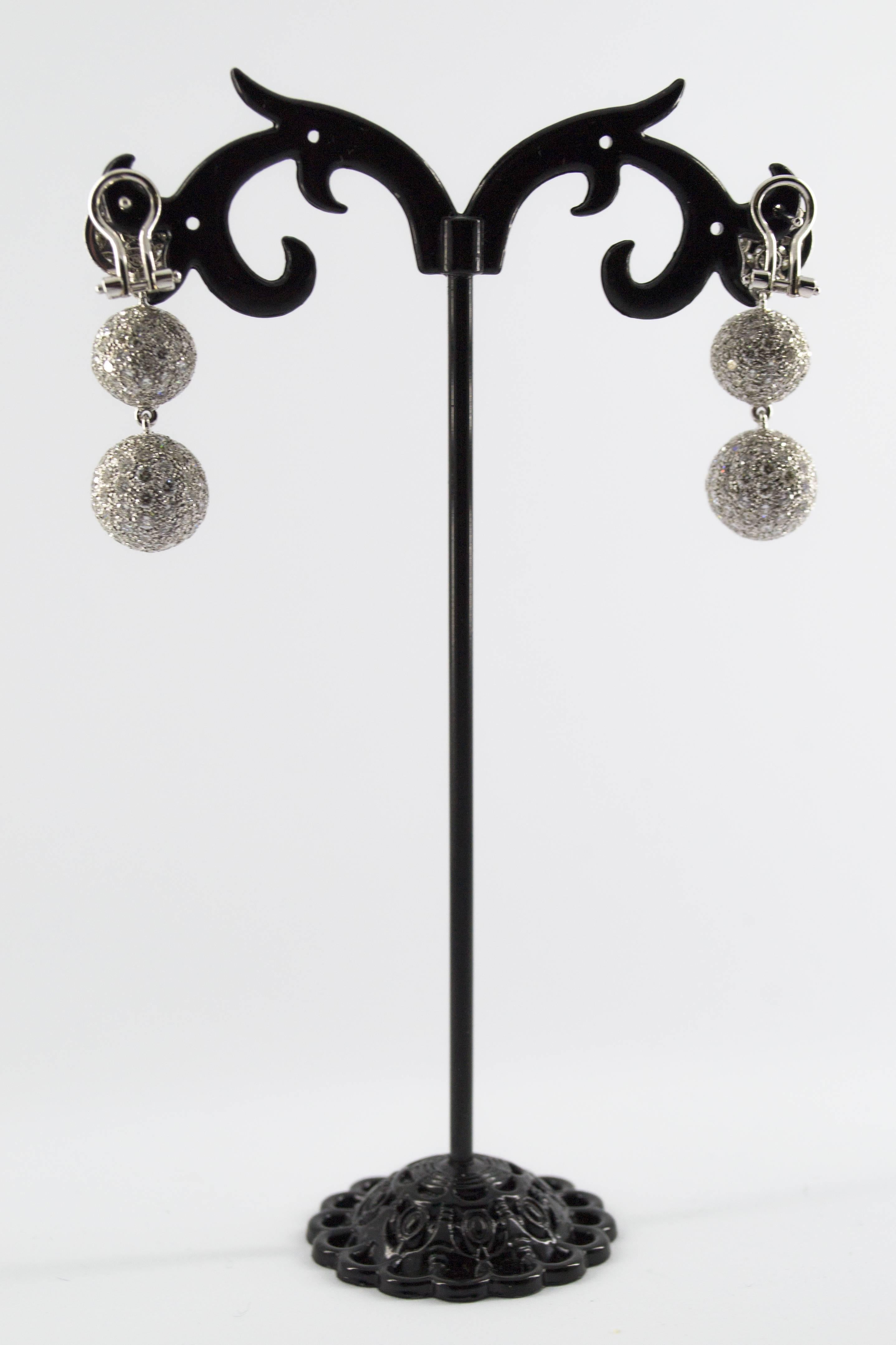 Tropfenohrringe im Art-déco-Stil, handgefertigter weißer Diamant im Brillantschliff aus Weißgold im Angebot 5