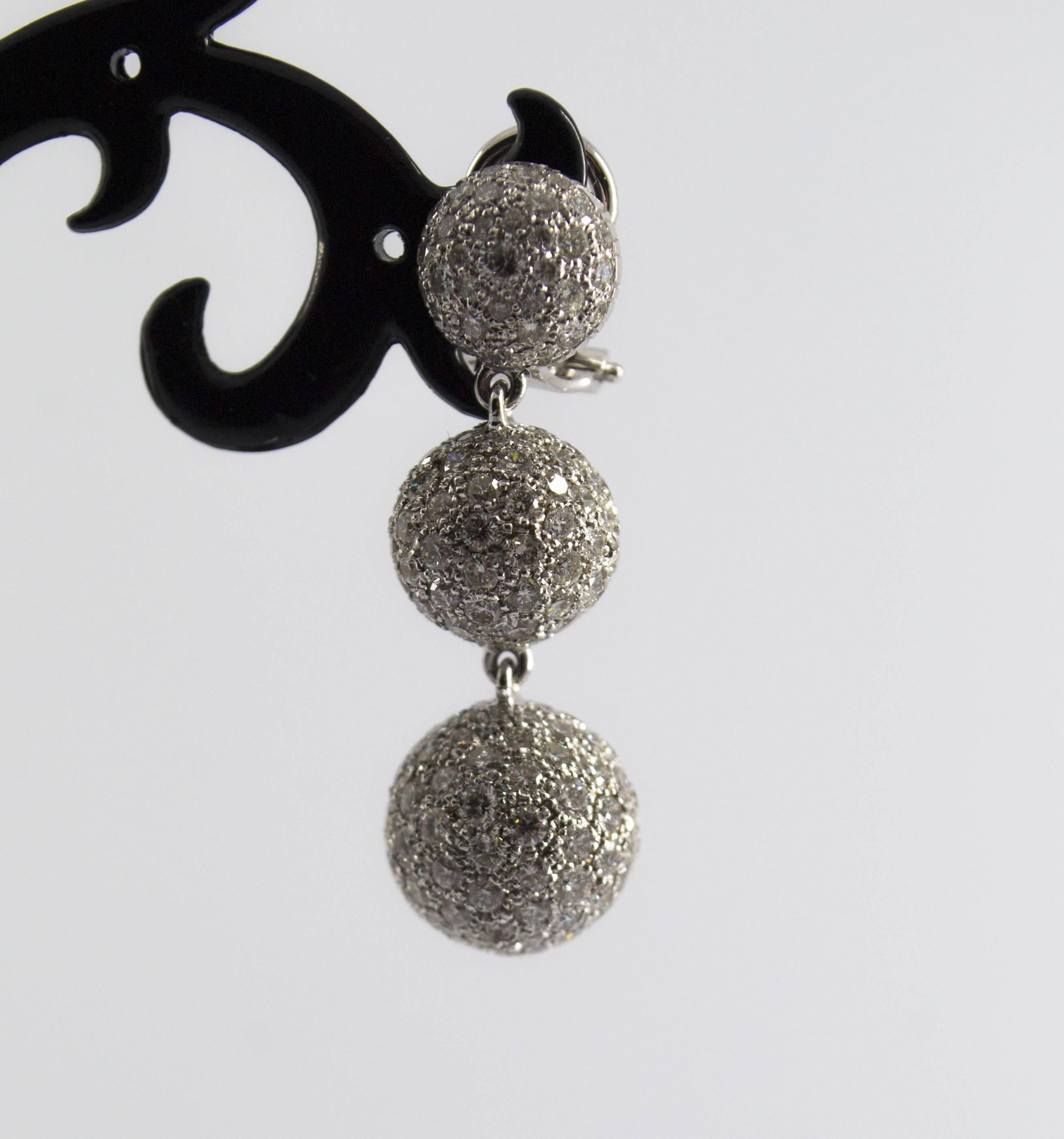 Tropfenohrringe im Art-déco-Stil, handgefertigter weißer Diamant im Brillantschliff aus Weißgold im Angebot 7