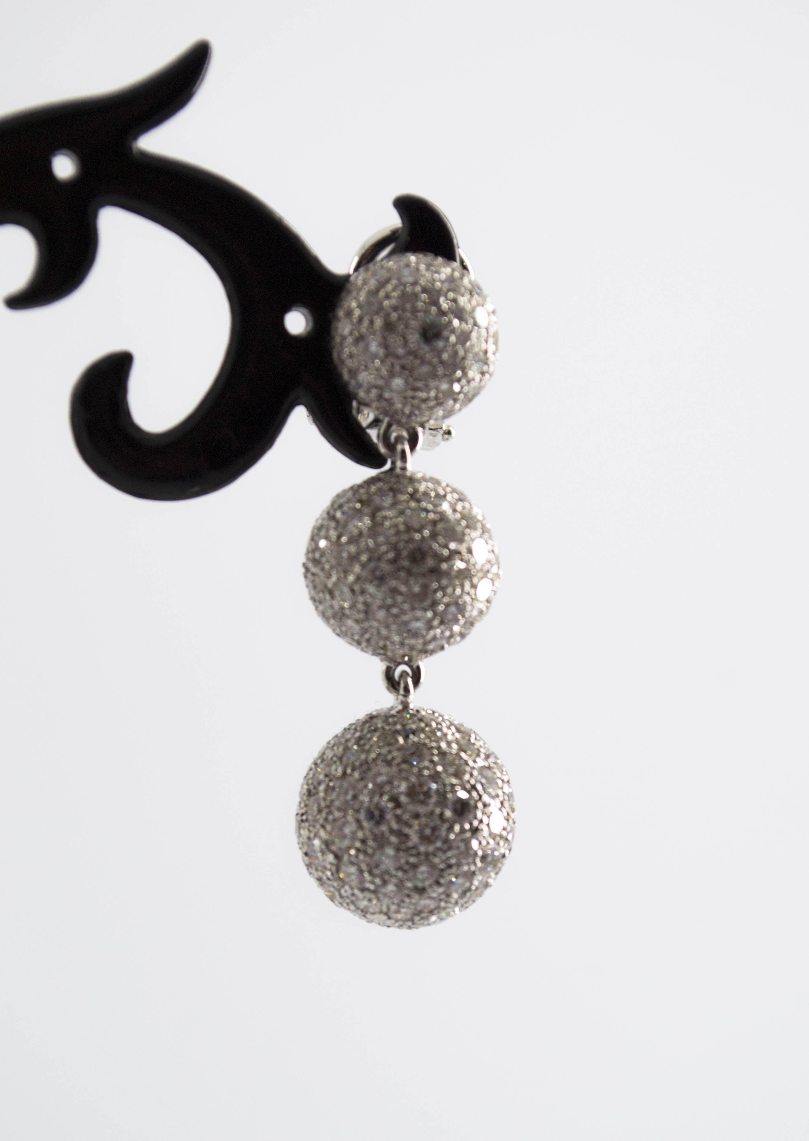 Tropfenohrringe im Art-déco-Stil, handgefertigter weißer Diamant im Brillantschliff aus Weißgold im Angebot 8