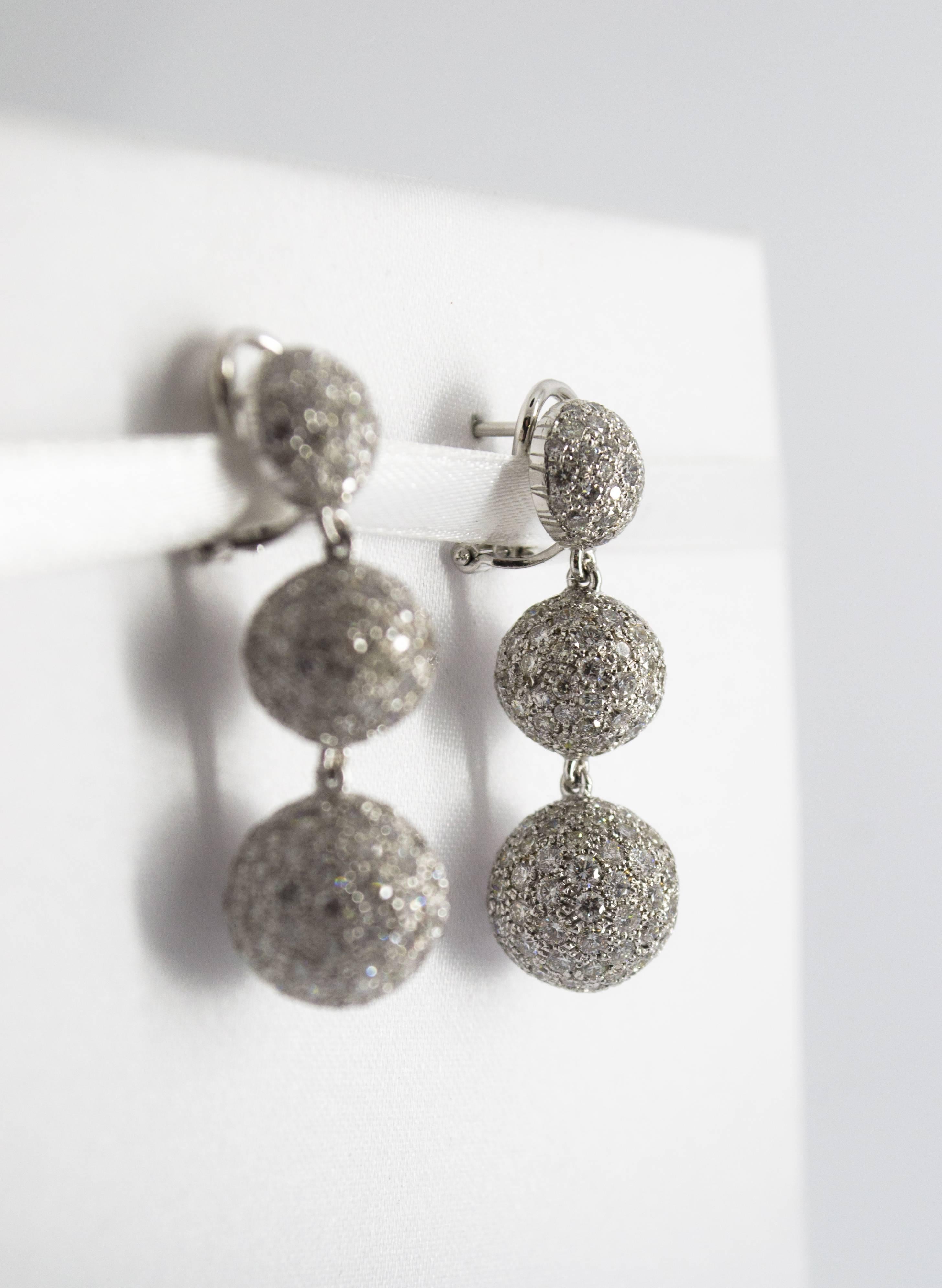 Tropfenohrringe im Art-déco-Stil, handgefertigter weißer Diamant im Brillantschliff aus Weißgold im Zustand „Neu“ im Angebot in Naples, IT