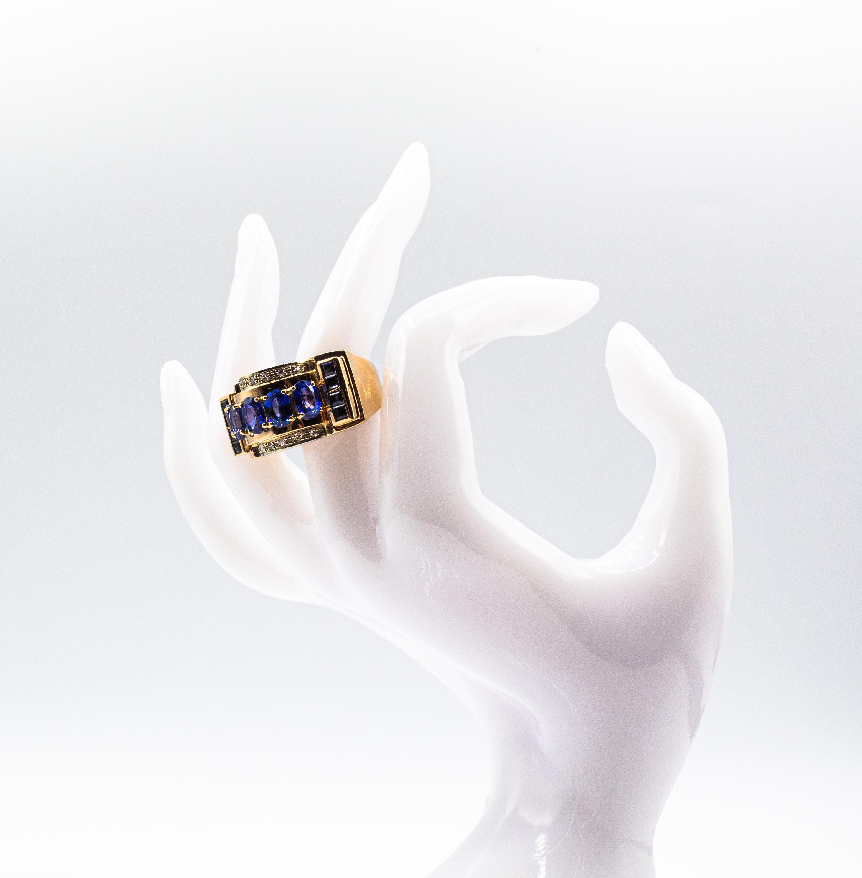 Gelbgold-Cocktailring im Art-déco-Stil, handgefertigter weißer Diamant, blauer Saphir und blauer Saphir im Angebot 11