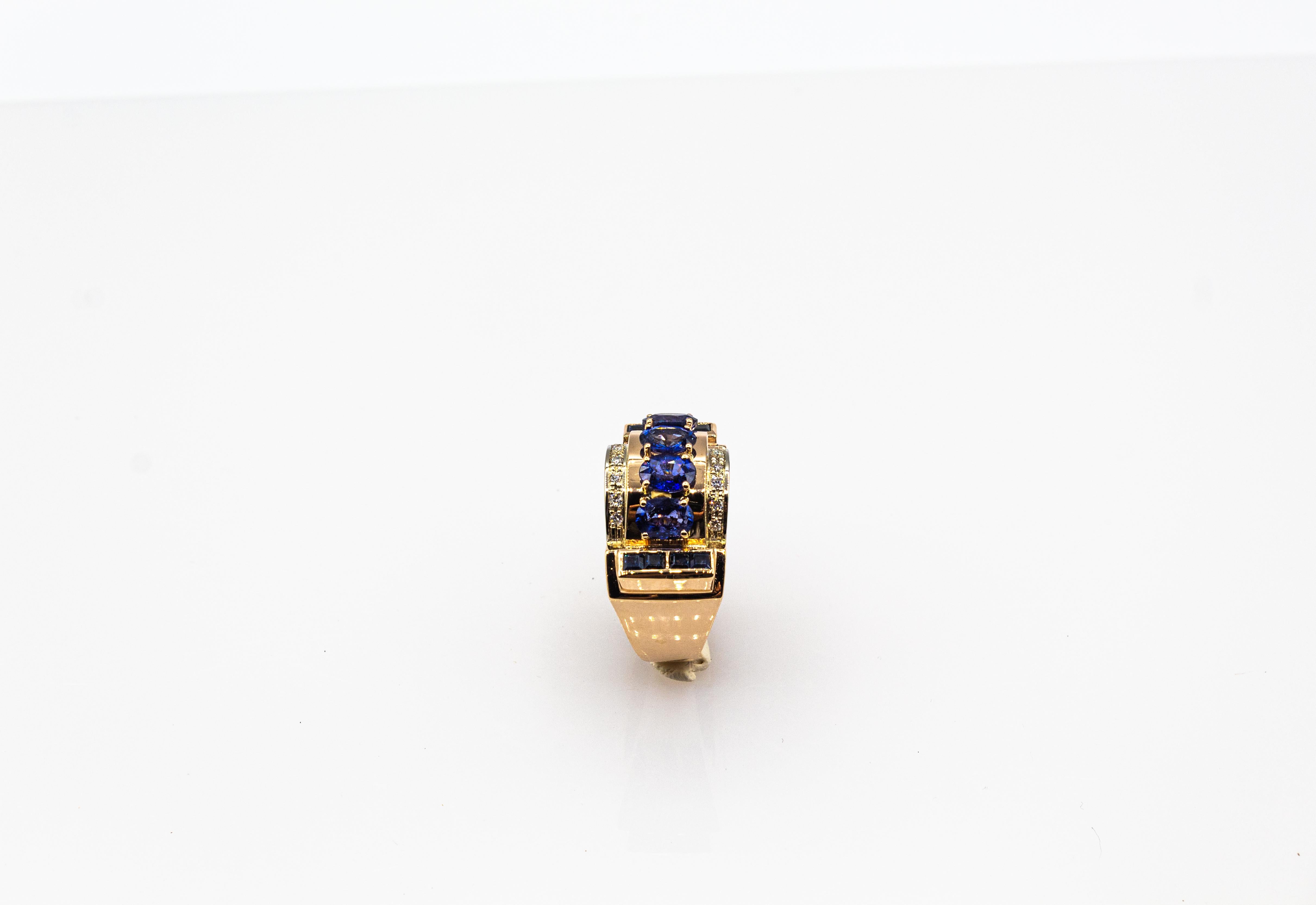 Bague cocktail de style Art déco fabriquée à la main en or jaune avec diamant blanc, saphir bleu et saphir en vente 1