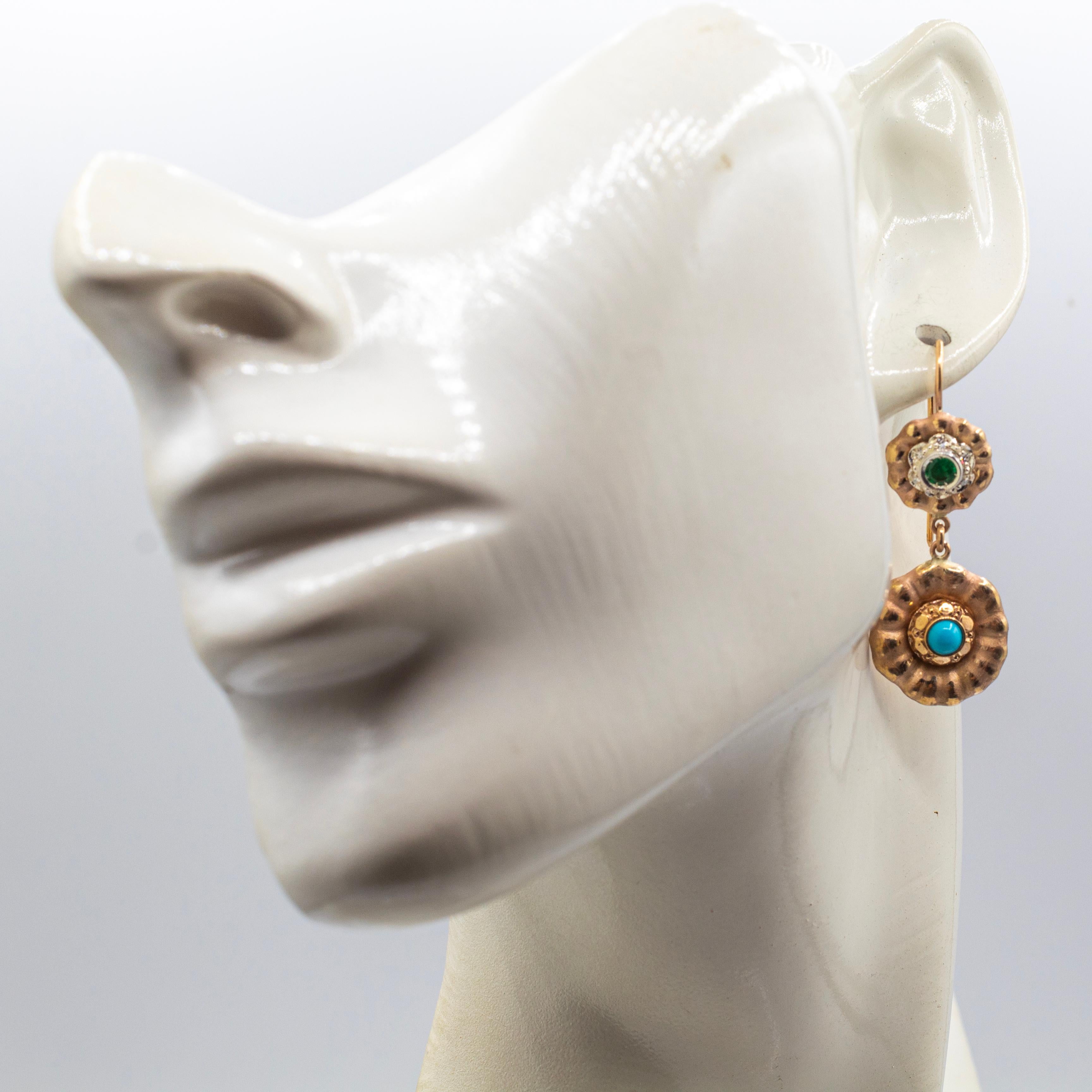 Boucles d'oreilles Art Déco en or jaune, diamants blancs, émeraudes et turquoises Unisexe en vente