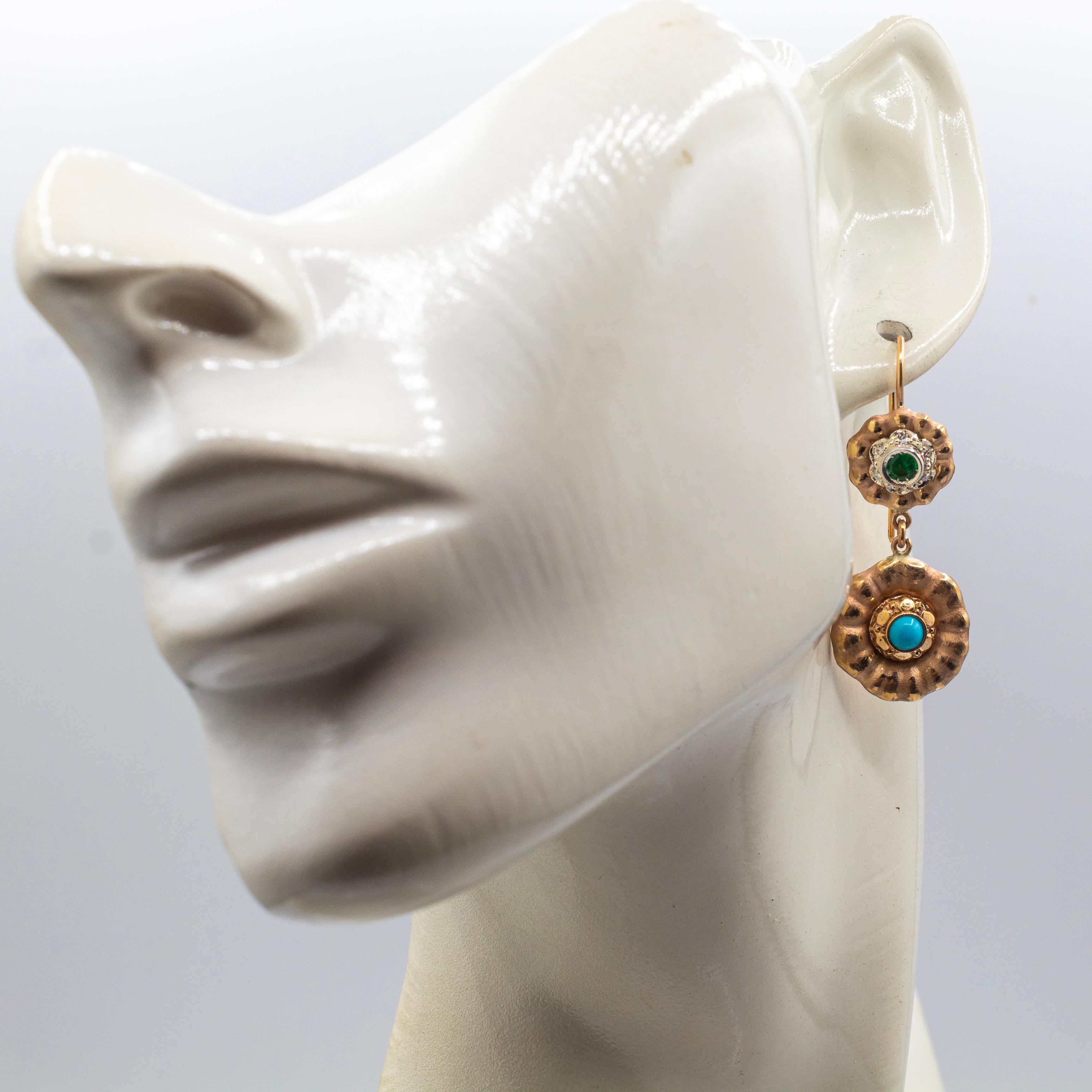 Boucles d'oreilles Art Déco en or jaune, diamants blancs, émeraudes et turquoises en vente 1