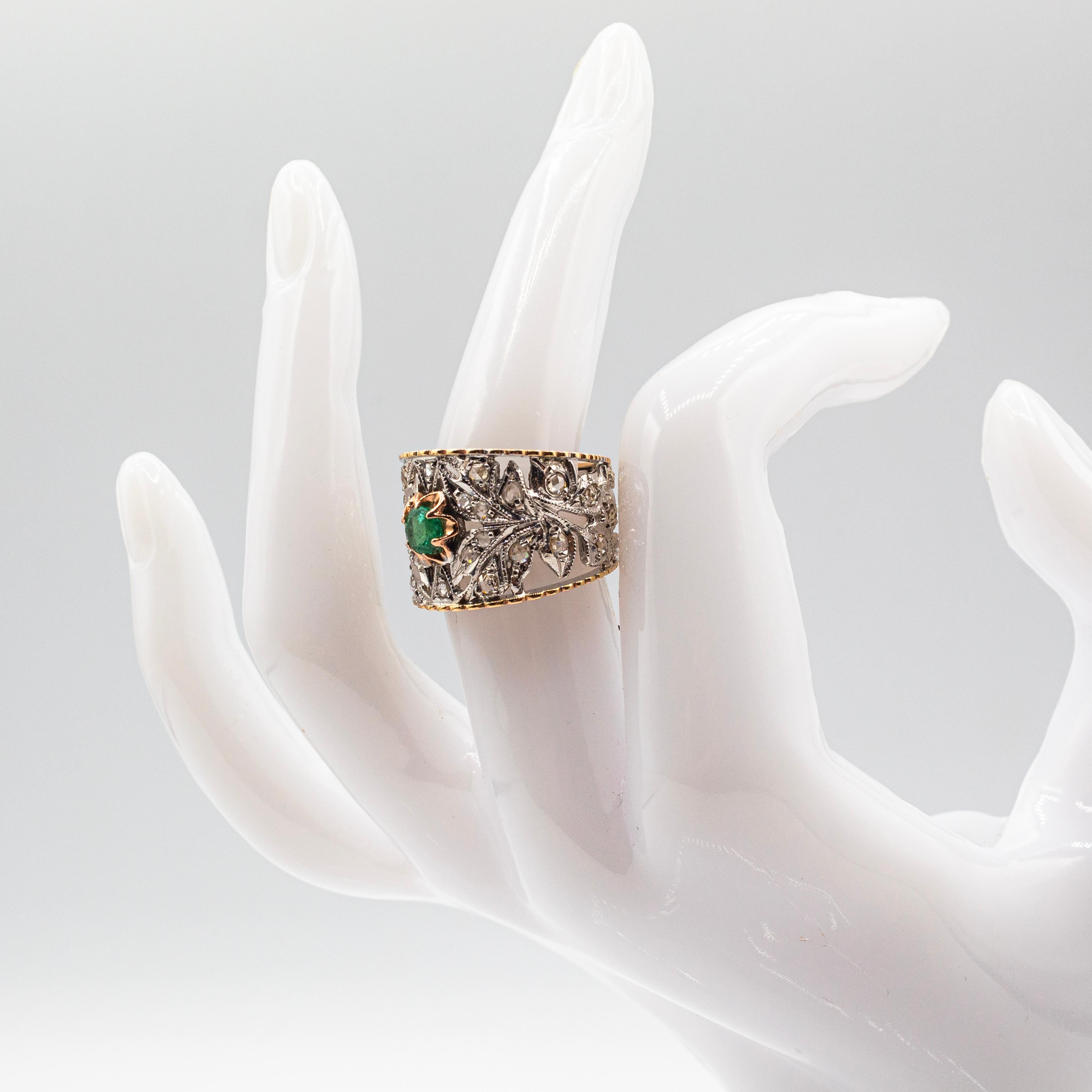 Anneau artisanal de style Art déco en or jaune avec diamants blancs et émeraudes en vente 9