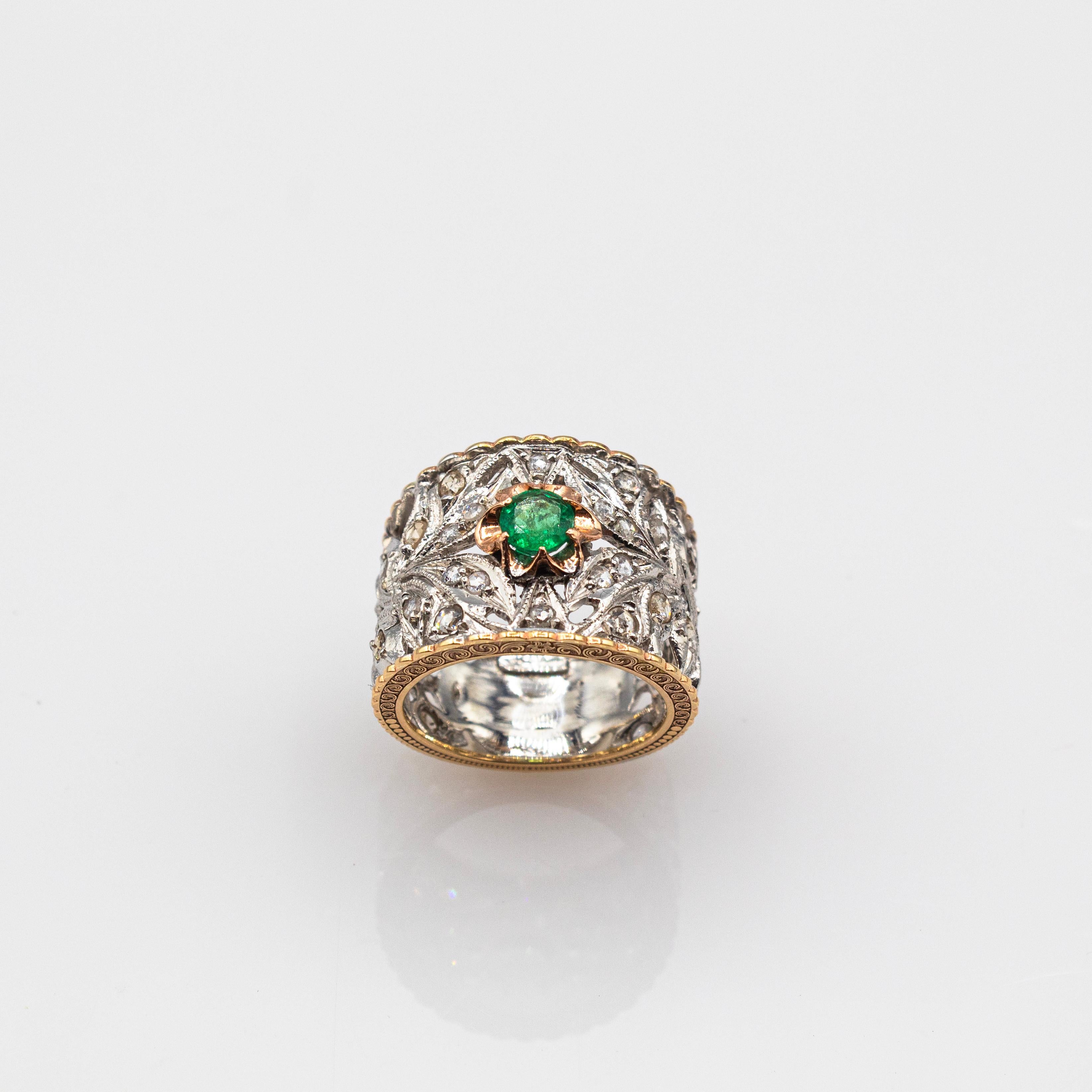 Round Cut Art Deco Style Handcrafted White Diamond Emerald Yellow Gold Band Ring For Sale