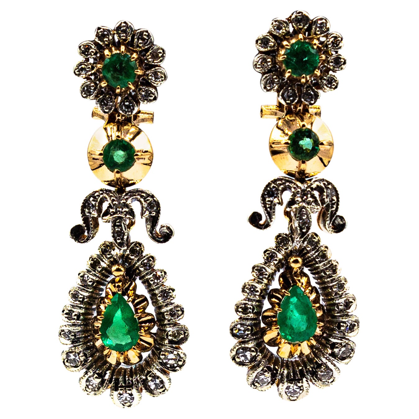 Boucles d'oreilles à clip en or jaune émeraude et diamant blanc, de style Art Déco, fabriquées à la main.