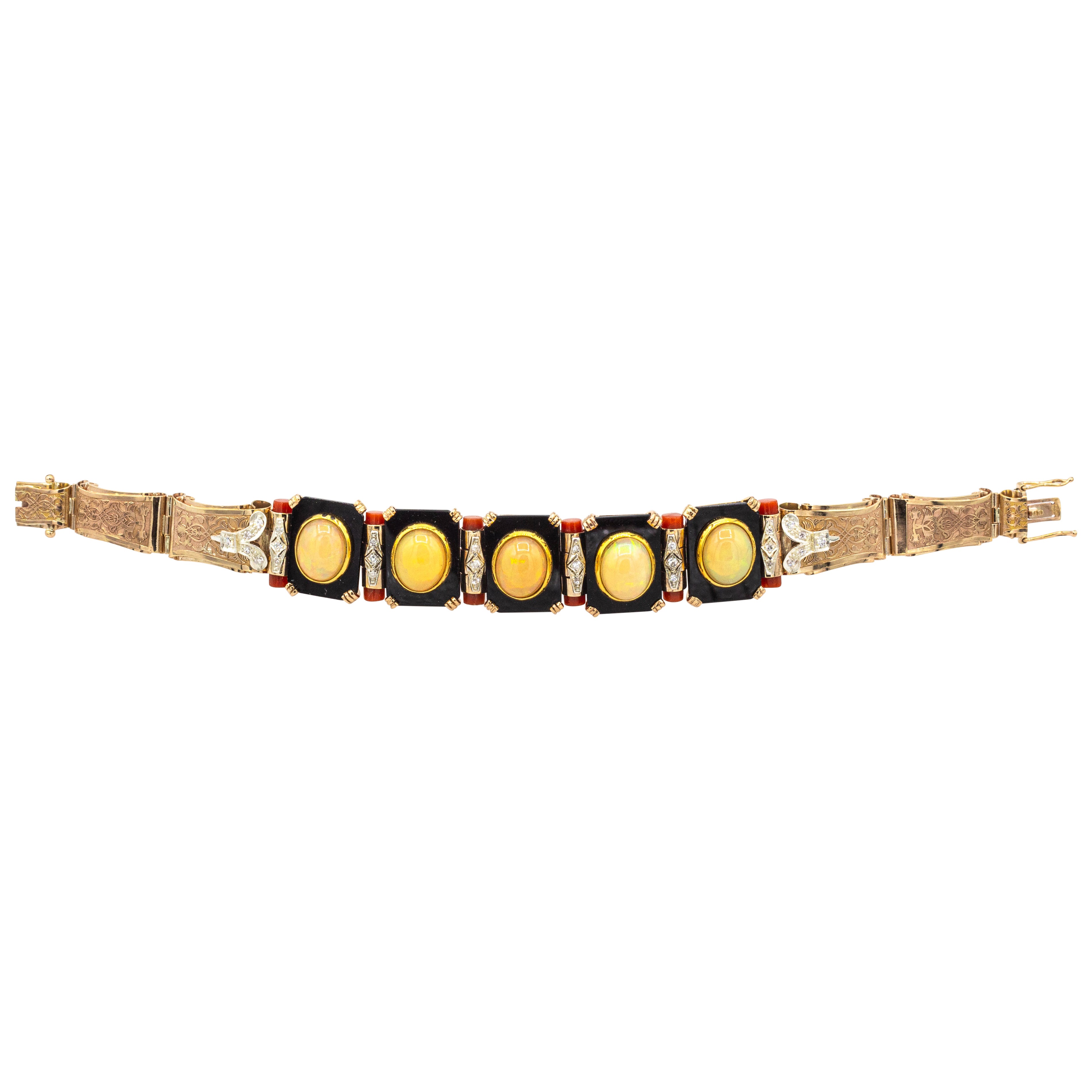 Bracciale in stile Art Déco realizzato a mano con diamanti bianchi, opale, corallo, onice e oro giallo in vendita