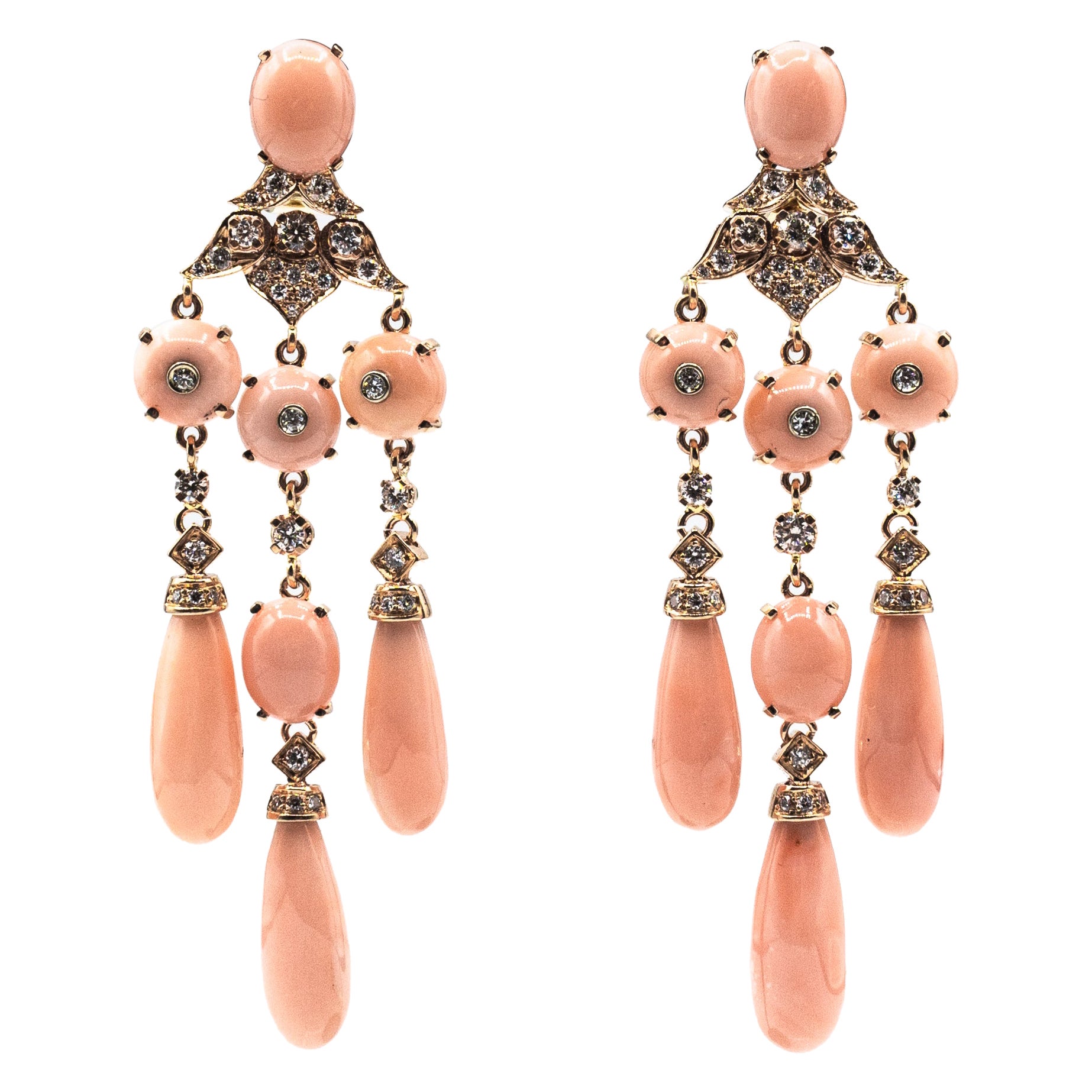 Pendientes Artesanales de Oro Amarillo con Clip de Diamante Blanco y Coral Rosa Estilo Art Decó