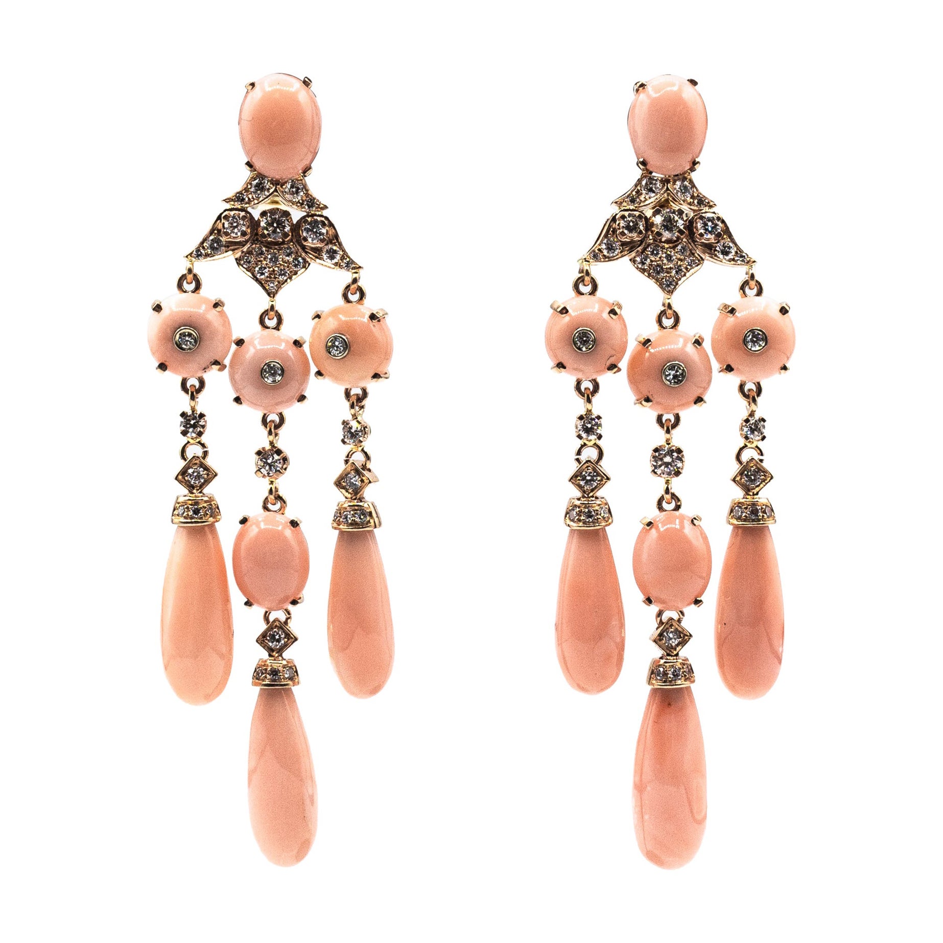 Pendientes Artesanales de Oro Amarillo con Clip de Diamante Blanco y Coral Rosa Estilo Art Decó