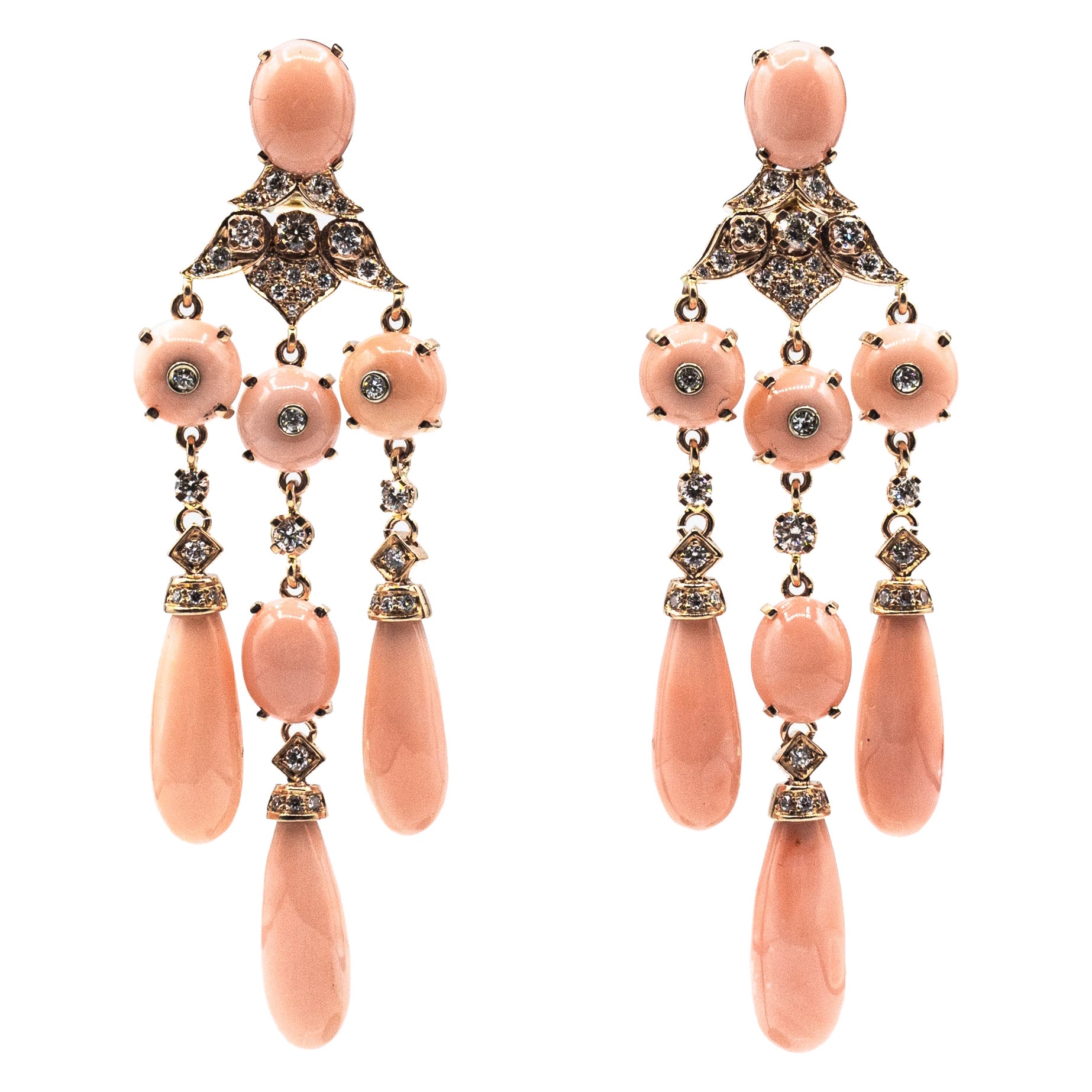Boucles d'oreilles à clip en or jaune, diamant blanc, corail rose, style art déco, faites à la main en vente