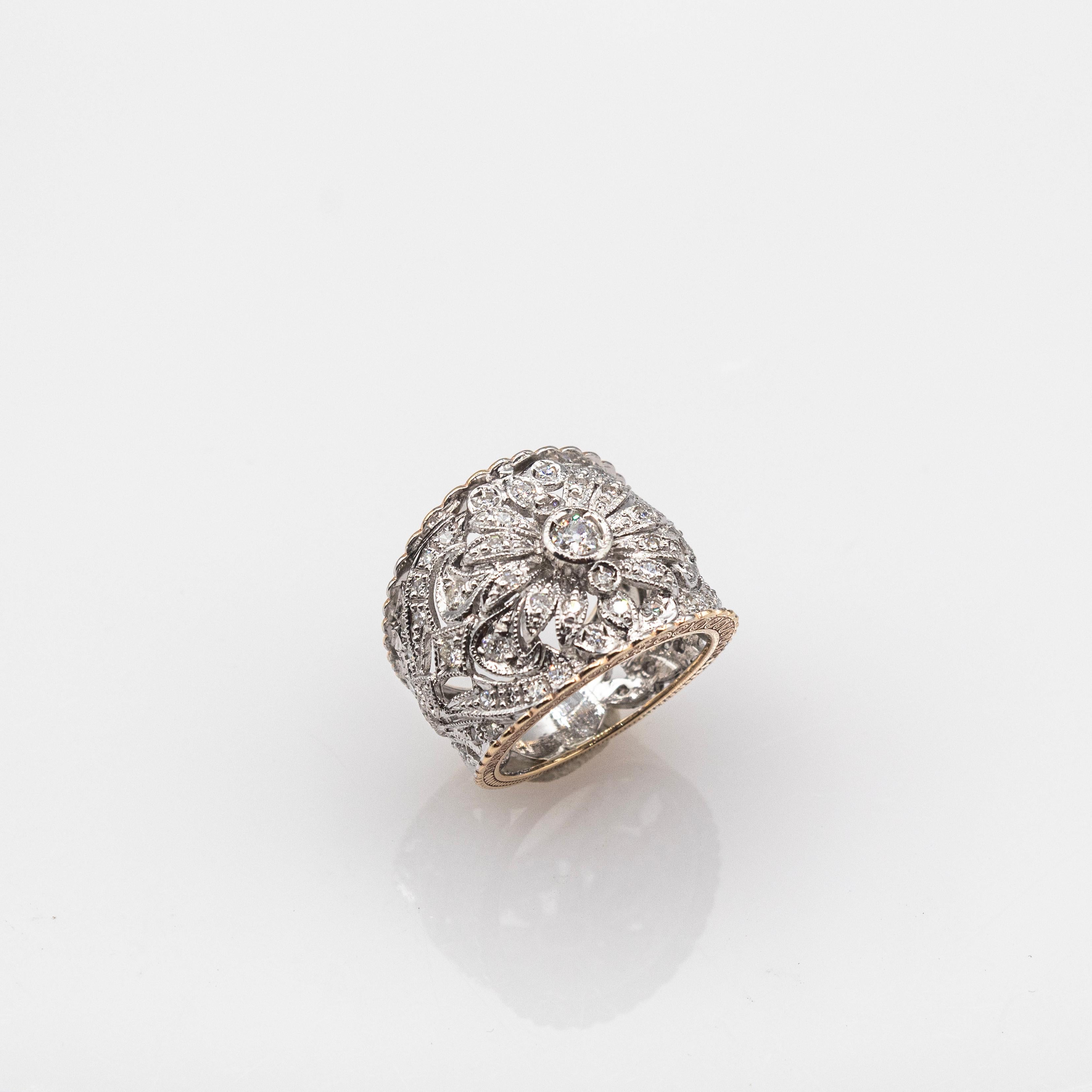 Art Deco Style Handcrafted White Modern Round Cut Diamond Yellow Gold Band Ring In New Condition For Sale In Naples, IT