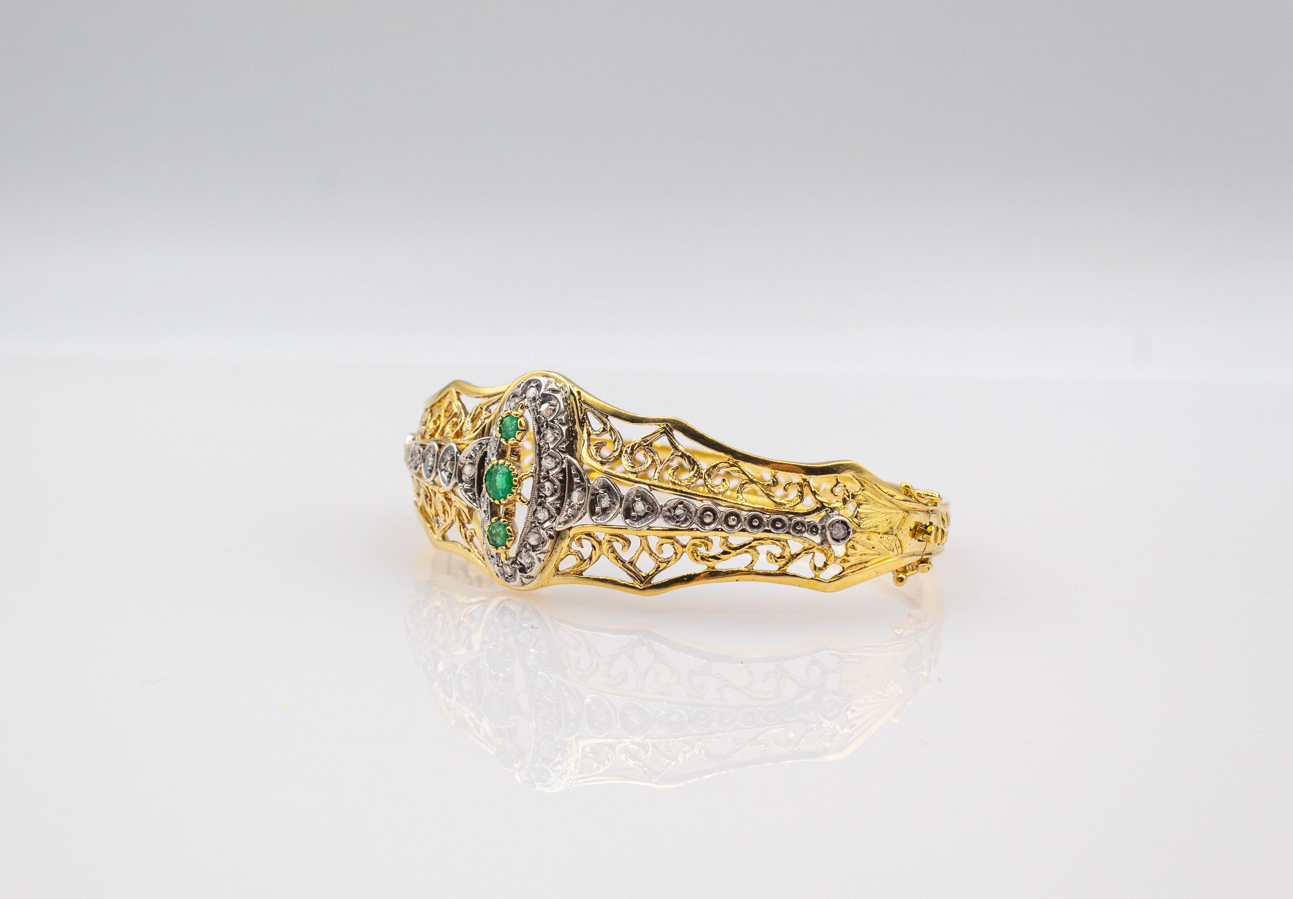 Art Deco Style Handcrafted White Rose Cut Diamond Emerald Yellow Gold Bracelet In New Condition In Naples, IT