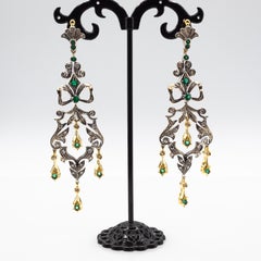 Orecchini artigianali in stile Art Deco con diamante bianco taglio rosa e smeraldo in oro giallo