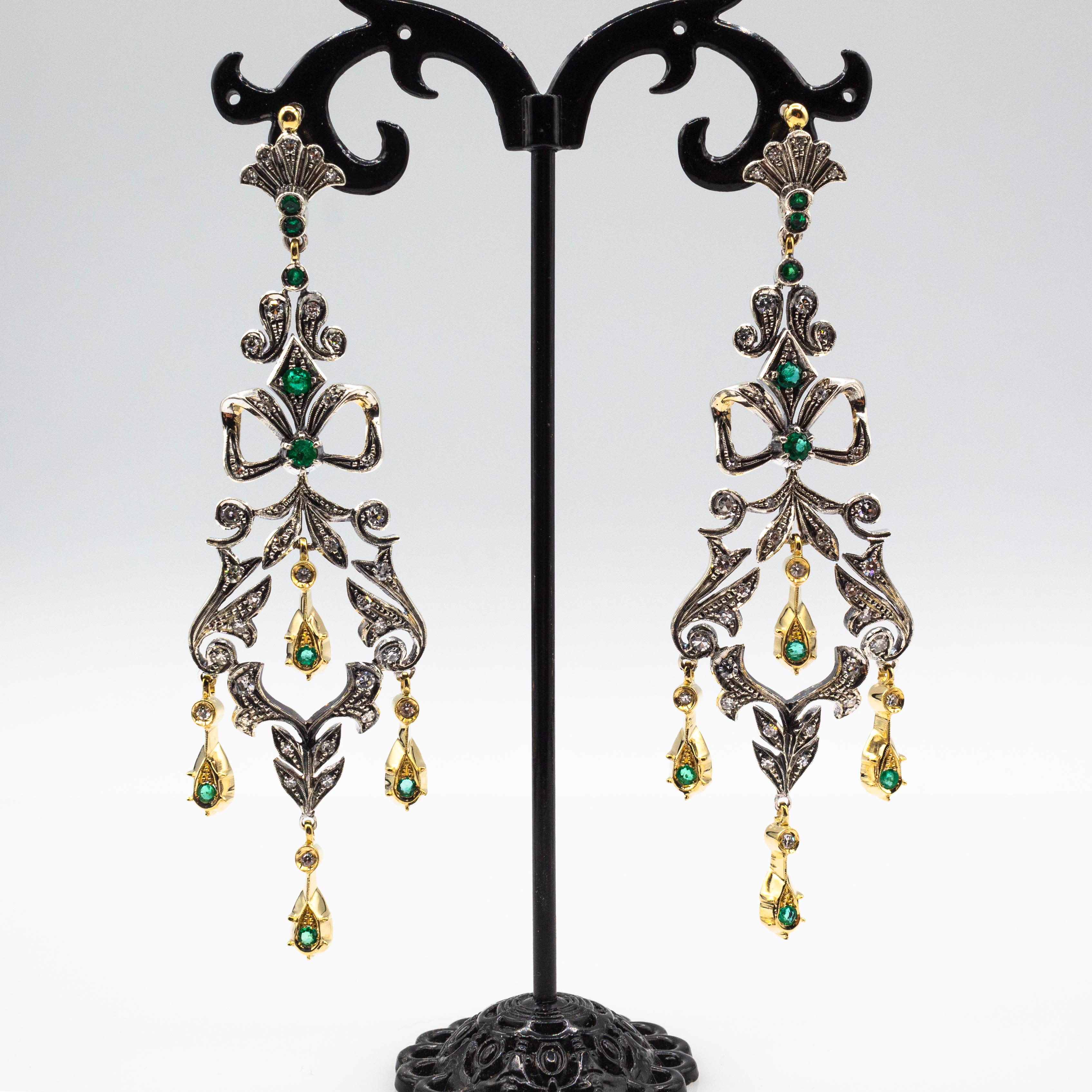 Art Deco Style Handcrafted White Rose Cut Diamond Emerald Yellow Gold Earrings (Art déco) im Angebot