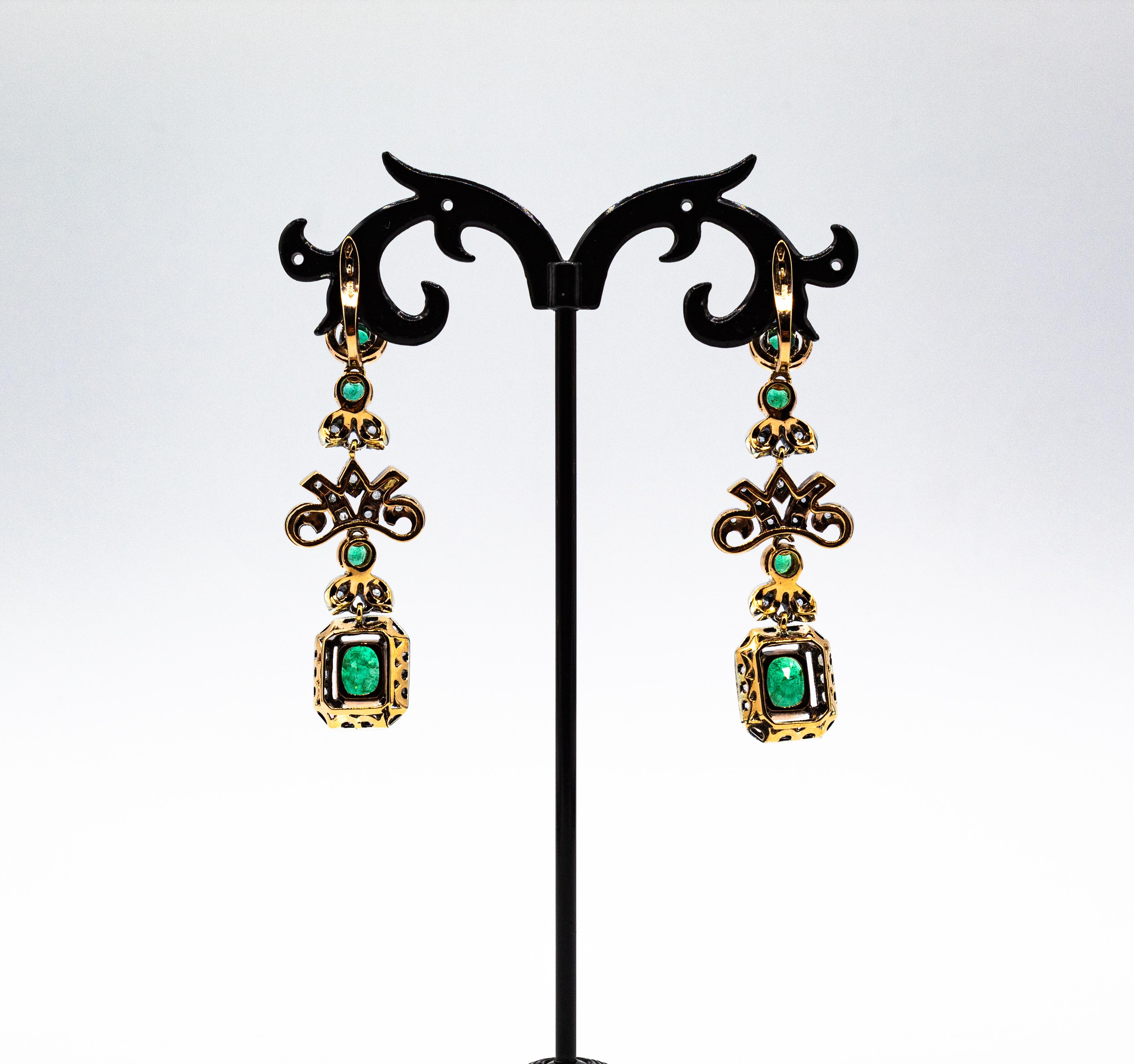 Taille rose Boucles d'oreilles en or jaune avec diamant blanc taillé en rose et émeraude, de style Art Déco en vente