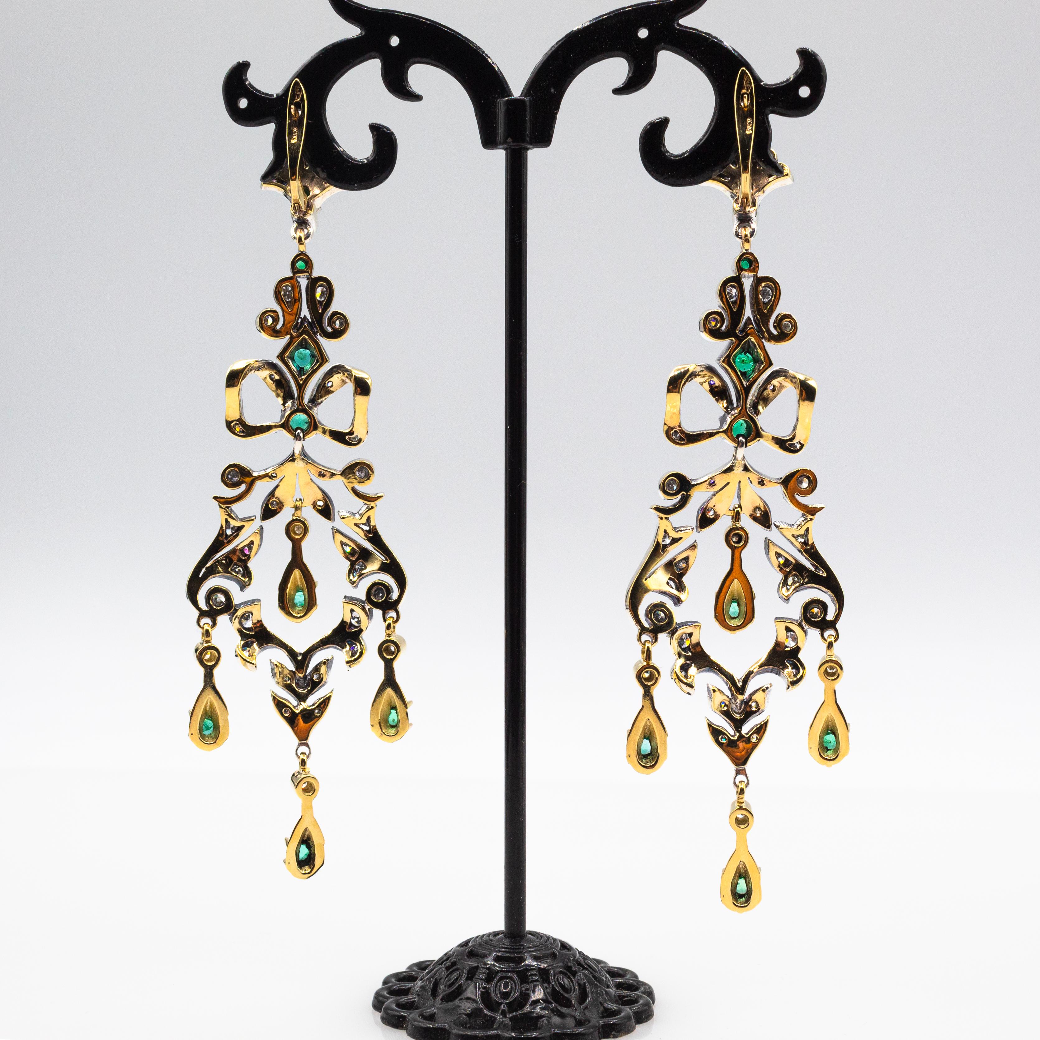 Art Deco Style Handcrafted White Rose Cut Diamond Emerald Yellow Gold Earrings im Zustand „Neu“ im Angebot in Naples, IT