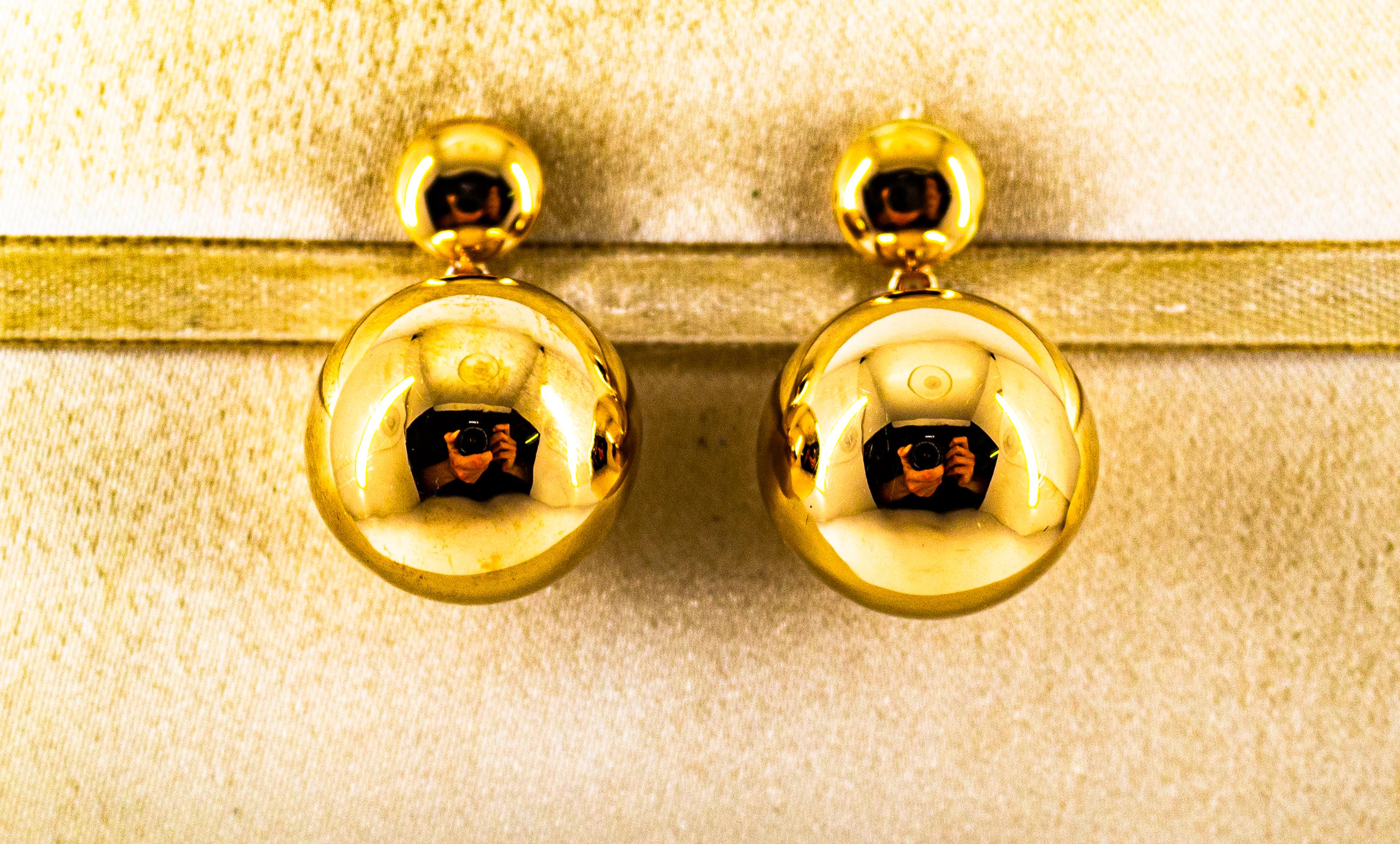 For any problems related to some materials contained in the items that do not allow shipping, please contact the seller with a private message to solve the problem.
We can ship every piece of our 1stdibs catalog worldwide.

These Earrings are made