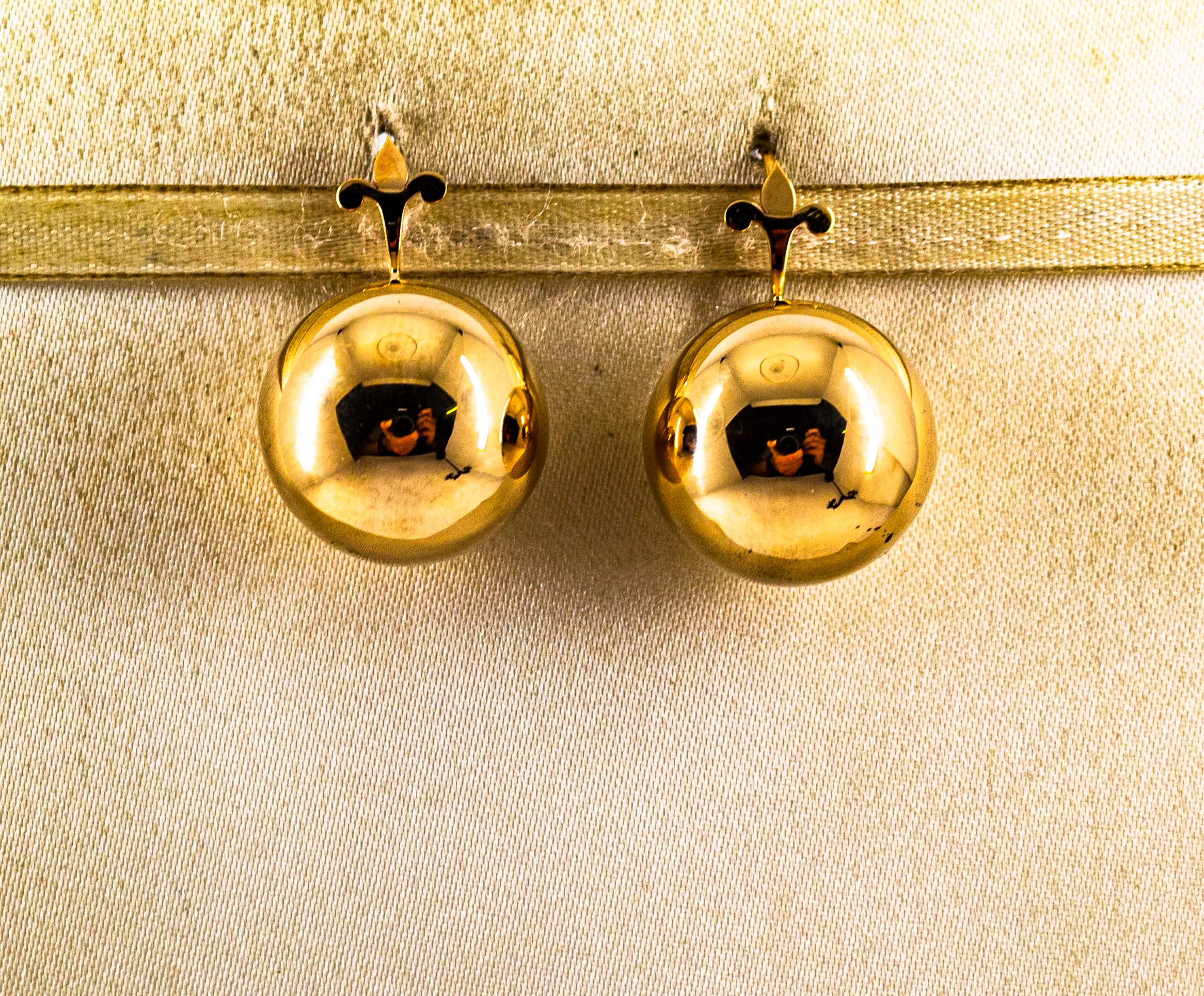 For any problems related to some materials contained in the items that do not allow shipping, please contact the seller with a private message to solve the problem.
We can ship every piece of our 1stdibs catalog worldwide.

These Earrings are made