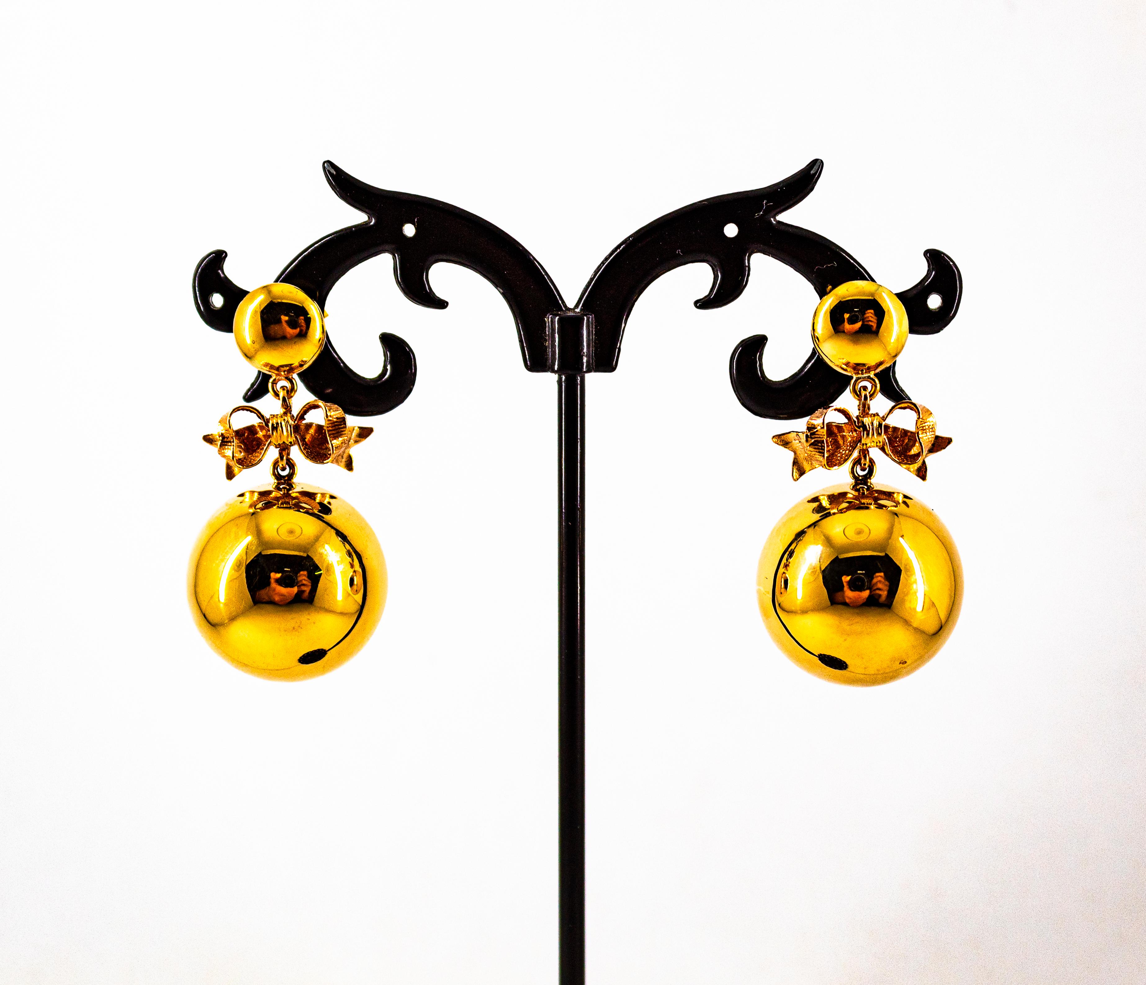 Pour tout problème lié à certains matériaux contenus dans les articles qui ne permettent pas l'expédition, veuillez contacter le vendeur avec un message privé pour résoudre le problème.
Nous pouvons expédier chaque pièce de notre catalogue 1stdibs