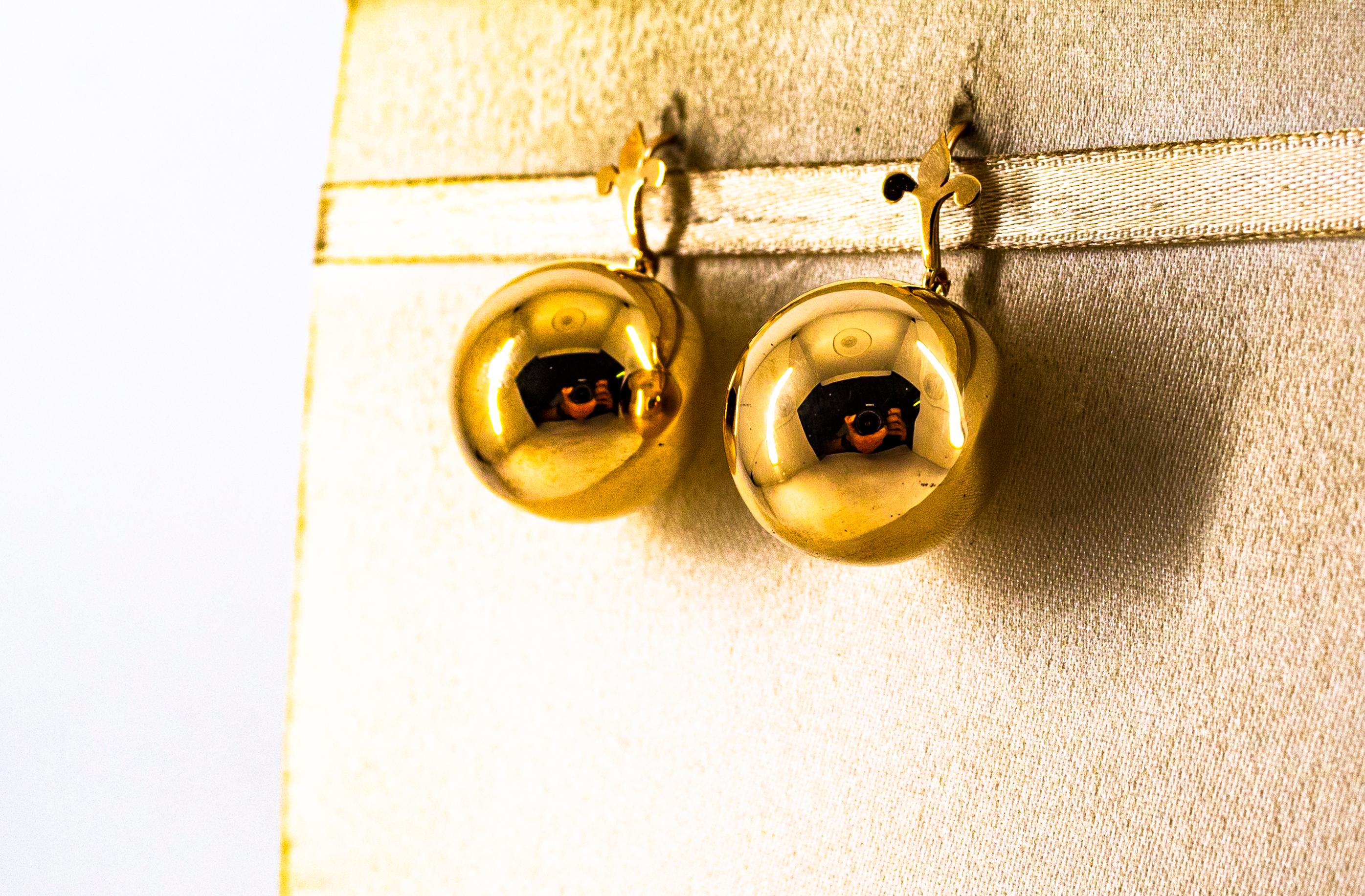 Clous d'oreilles pendants en or jaune de style Art déco fabriqués à la main Unisexe en vente