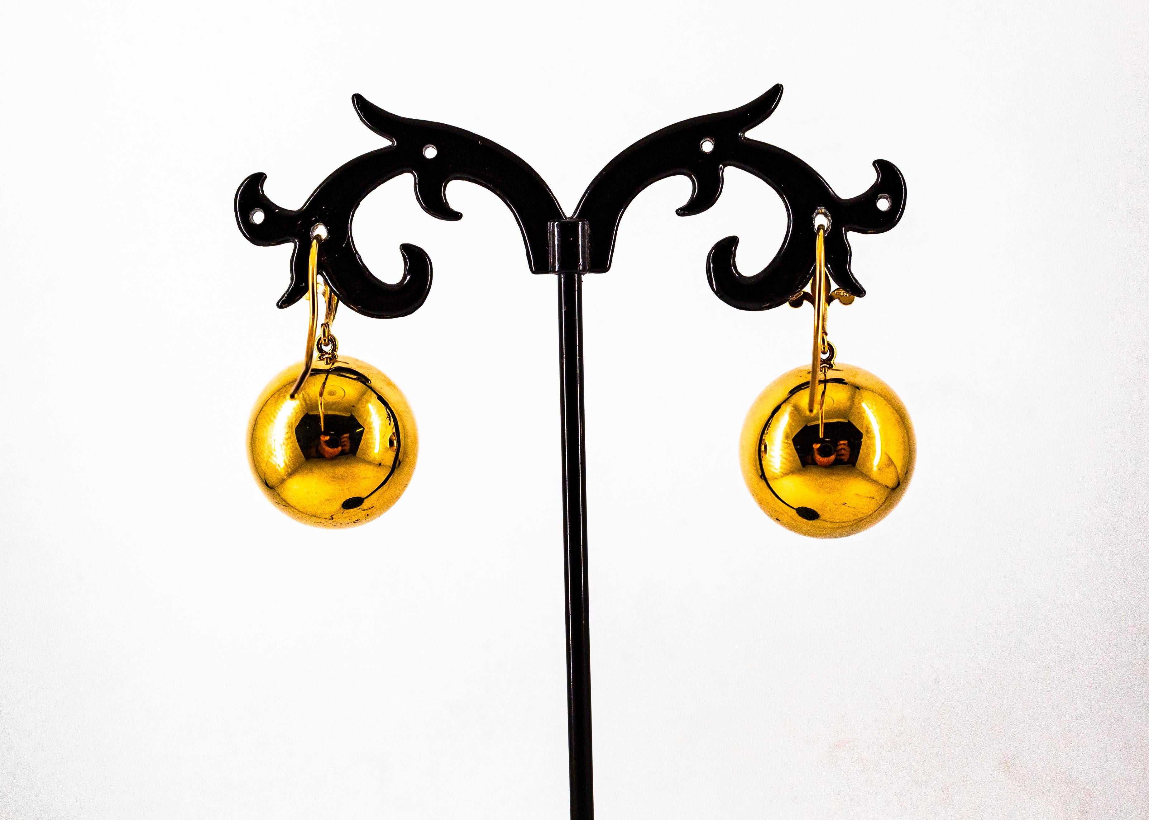 Clous d'oreilles pendants en or jaune de style Art déco fabriqués à la main en vente 2