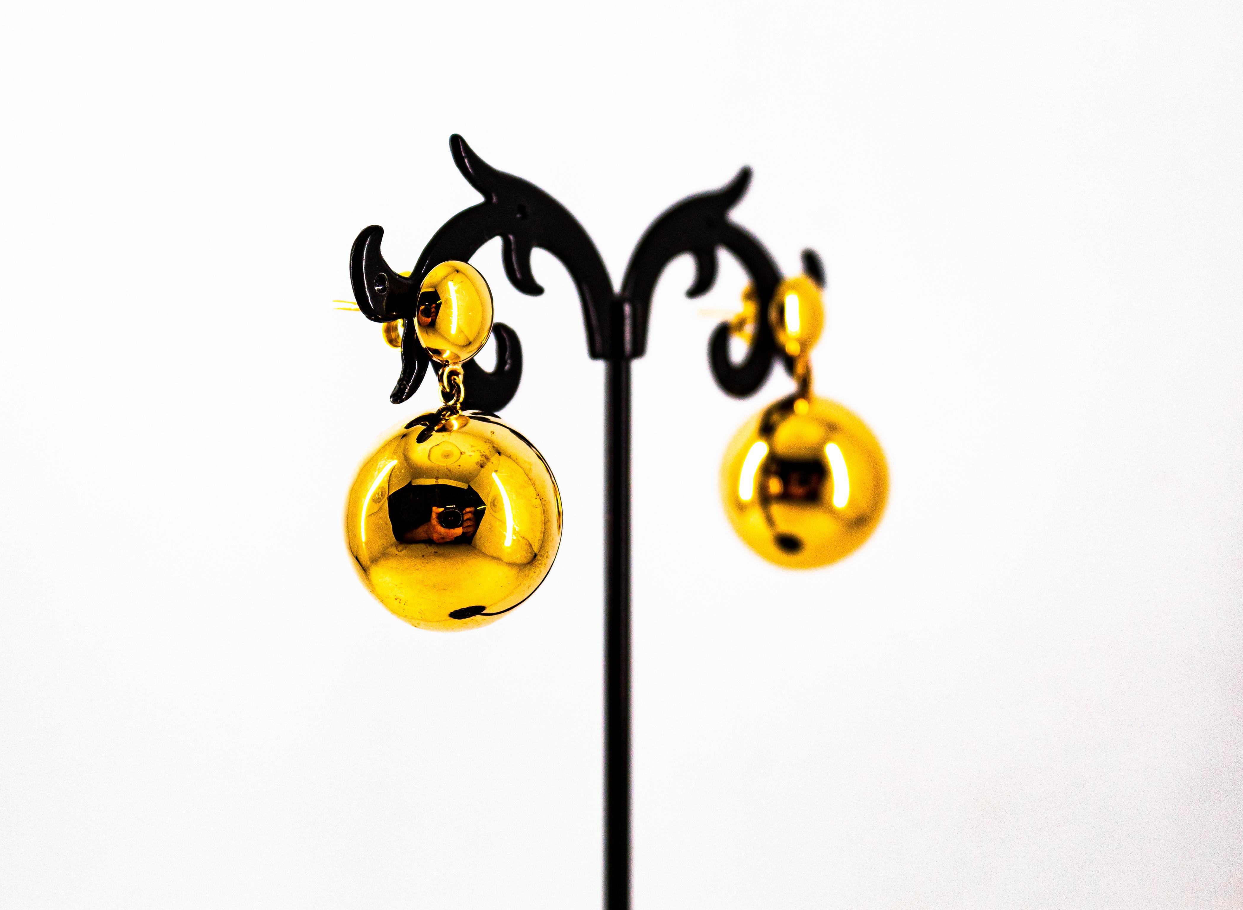Boucles d'oreilles pendantes en or jaune de style Art déco faites à la main en vente 3