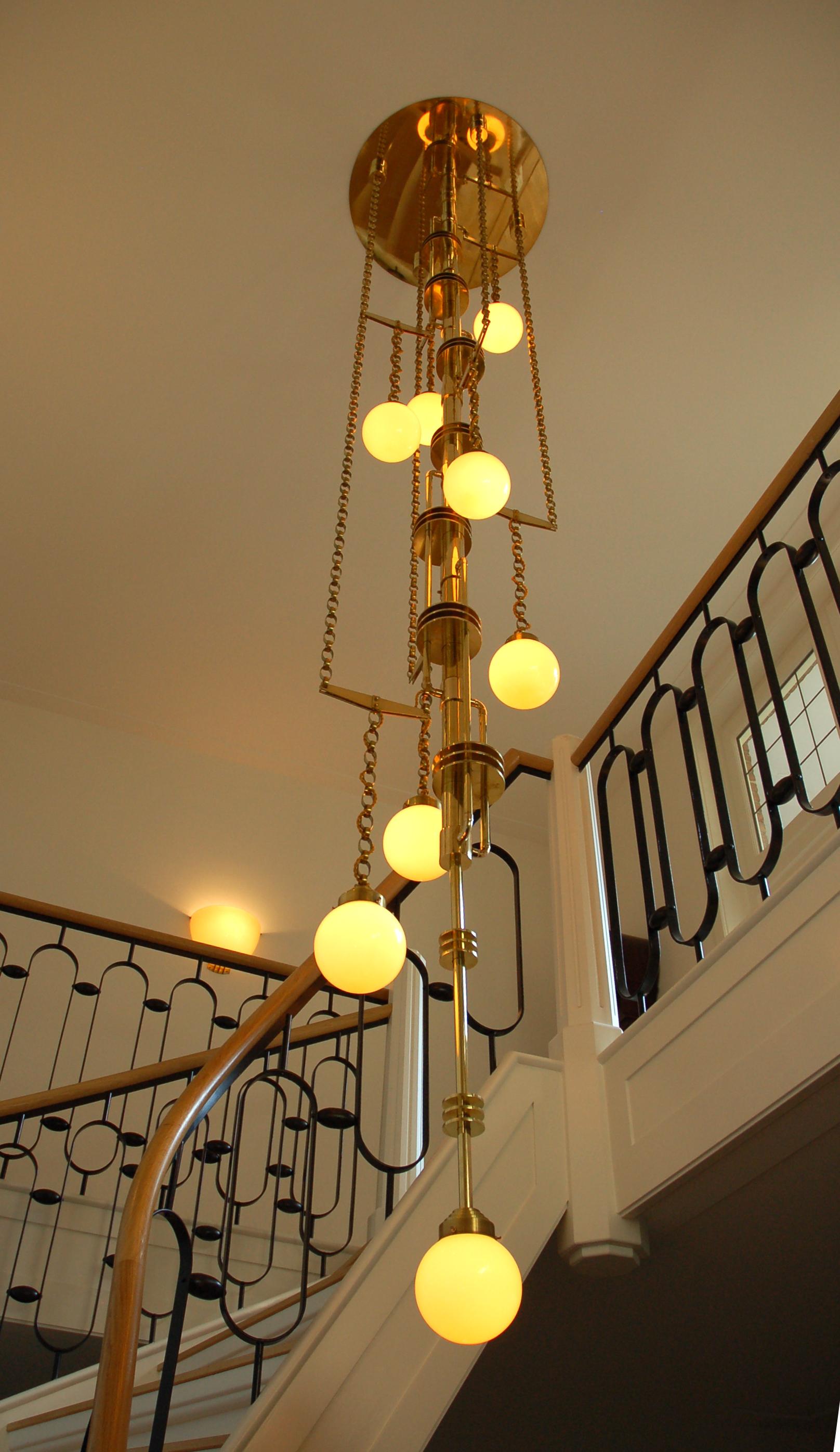 A stunning handmade brass Cascade in Amsterdam School-style (1920). The Cascade contains eight milk glass globes and welded brass chains. The finish of the lamp testifies to extremely good craftsmanship.
When interested we can also provide wall