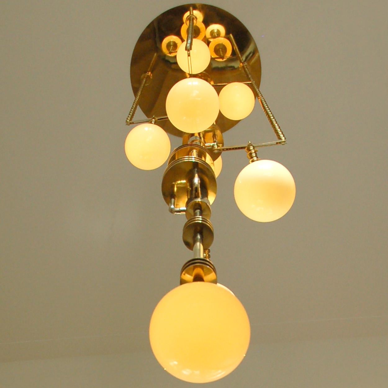Art Deco Style Handmade Cascade Full Brass and Glass Light Fixture, Contemporary In New Condition For Sale In Rijssen, NL