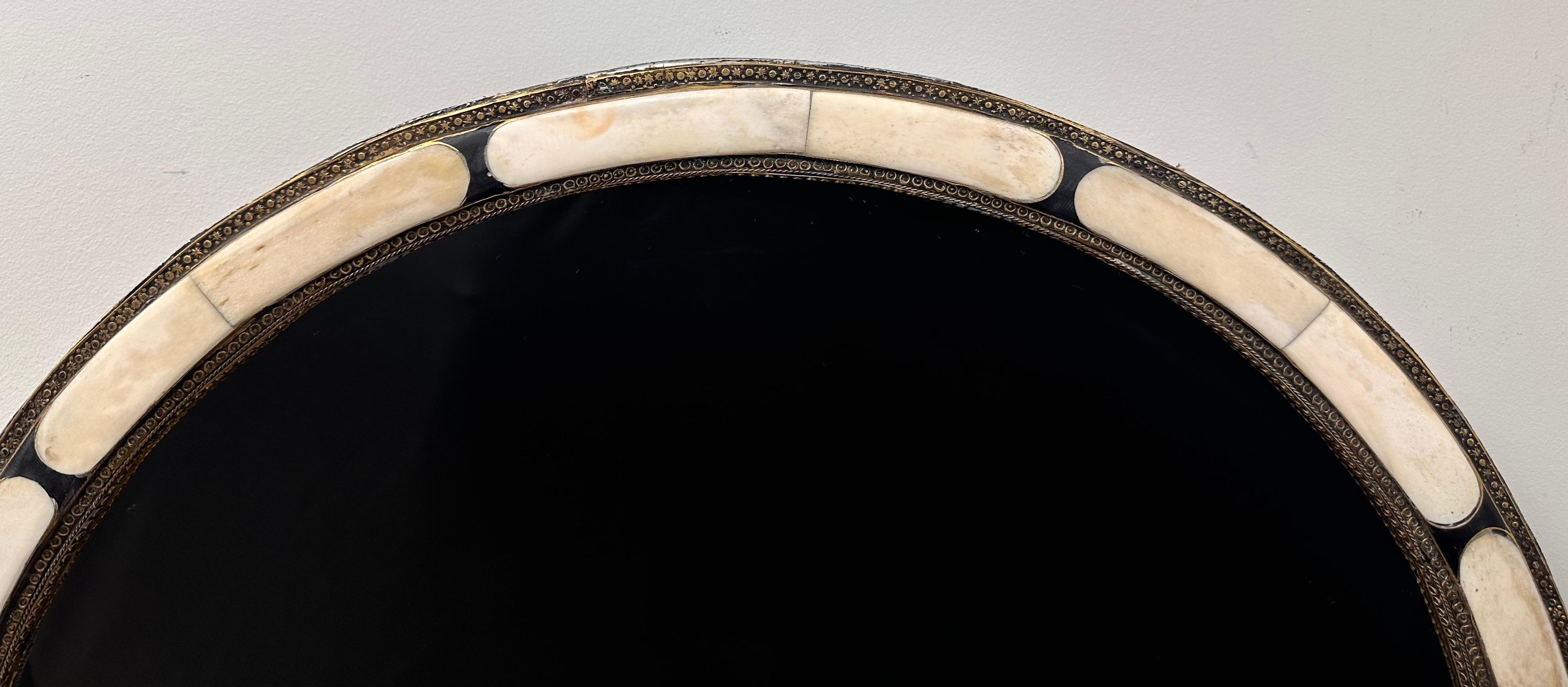 Stile Art Deco Fatto a mano Bianco e Nero con  Specchio rotondo intarsiato in ottone, una coppia in vendita 5