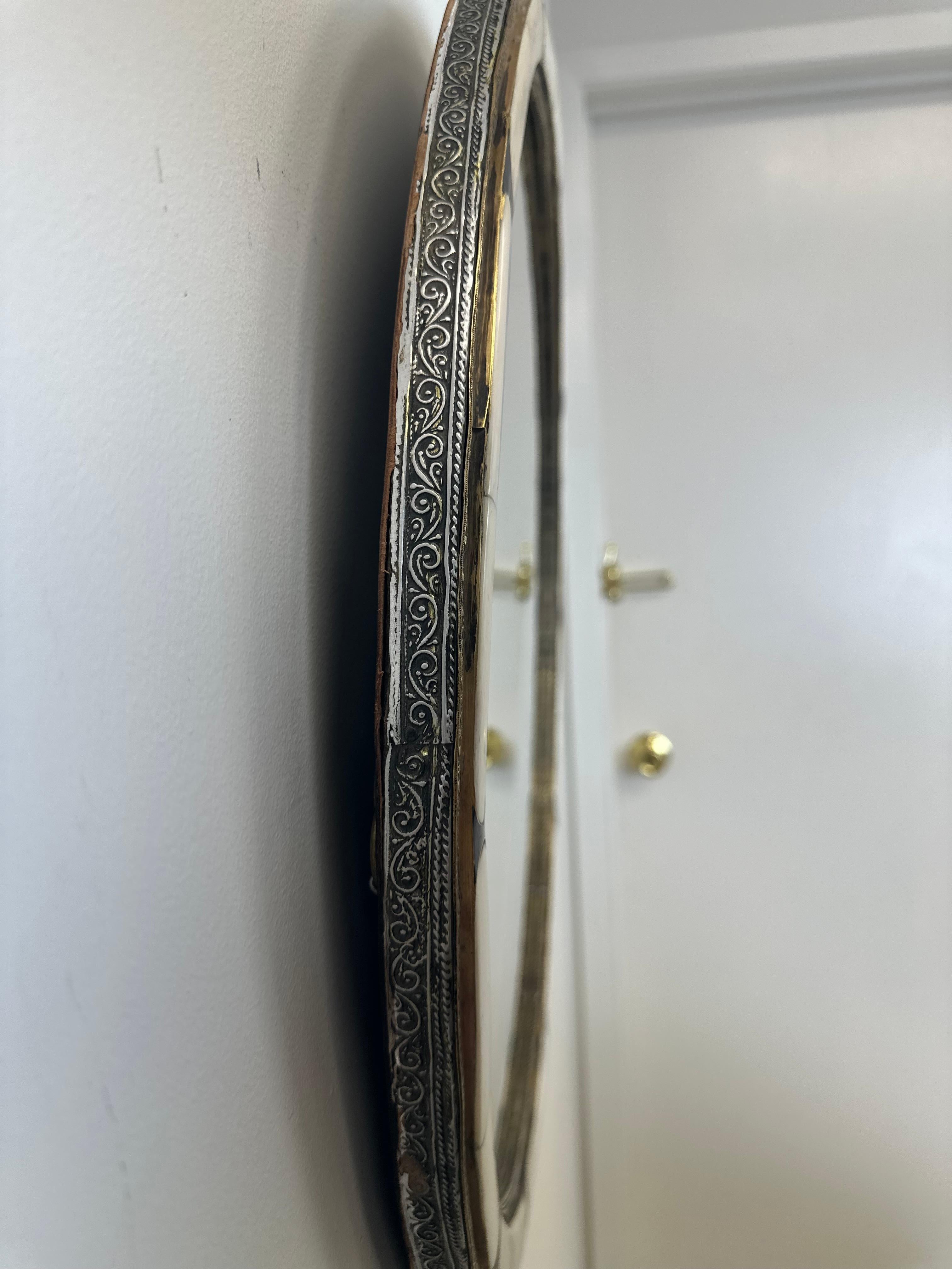 Stile Art Deco Fatto a mano Bianco e Nero con  Specchio rotondo intarsiato in ottone, una coppia in vendita 3