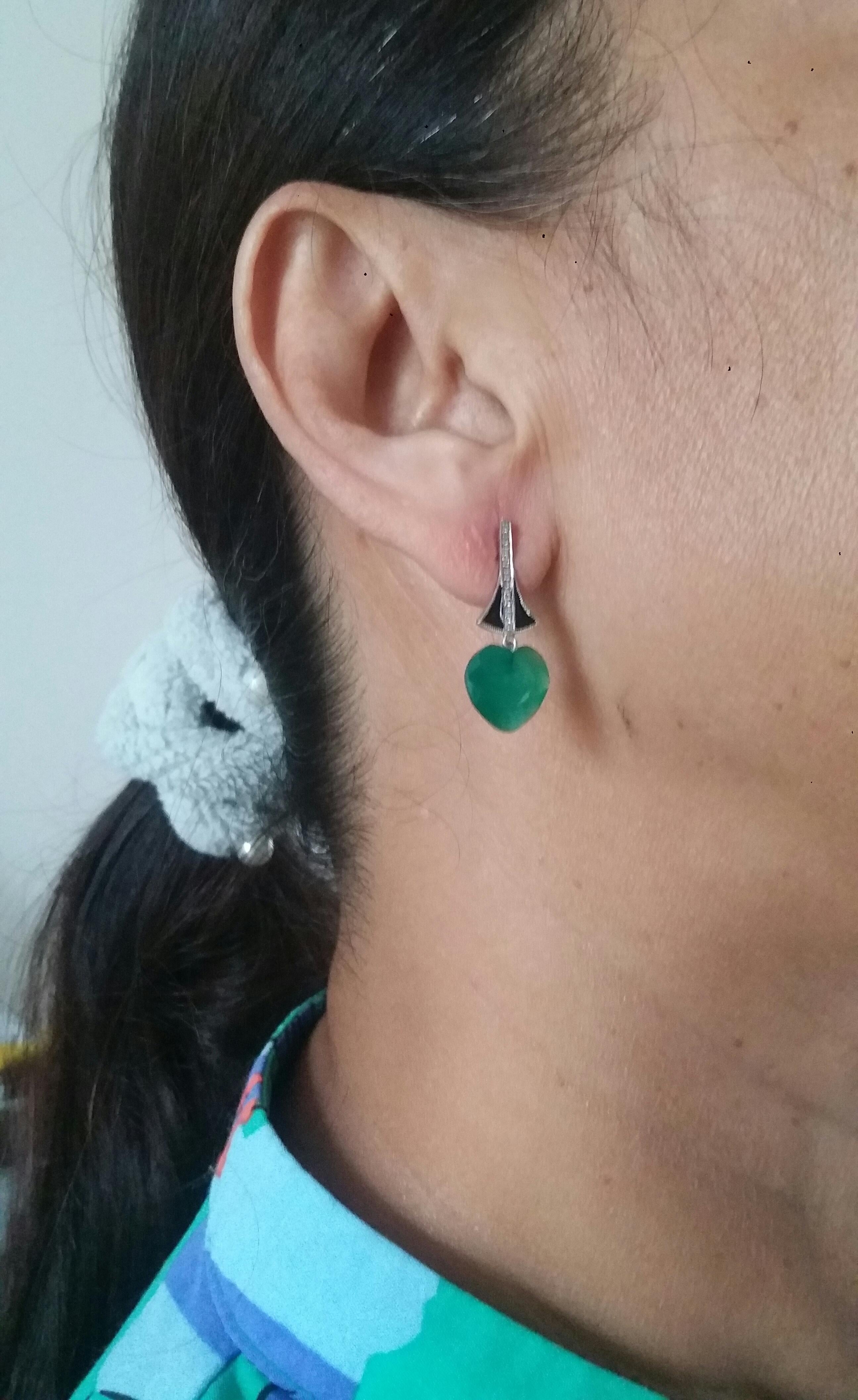 Orecchini a forma di cuore in stile Art Deco con onice verde, oro e diamanti, smalto nero e penzoloni in vendita 4