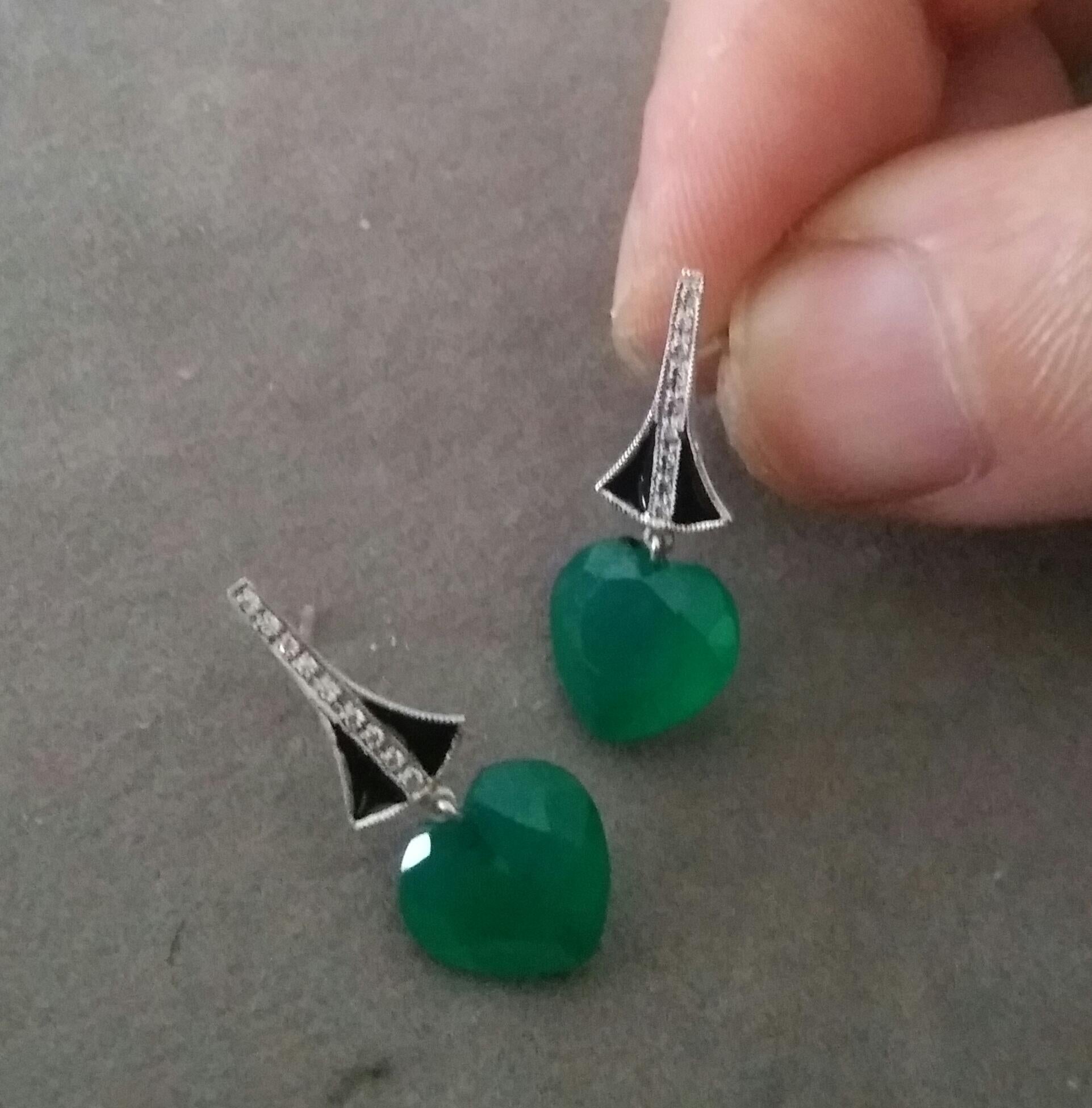 Orecchini a forma di cuore in stile Art Deco con onice verde, oro e diamanti, smalto nero e penzoloni In condizioni buone in vendita a Bangkok, TH