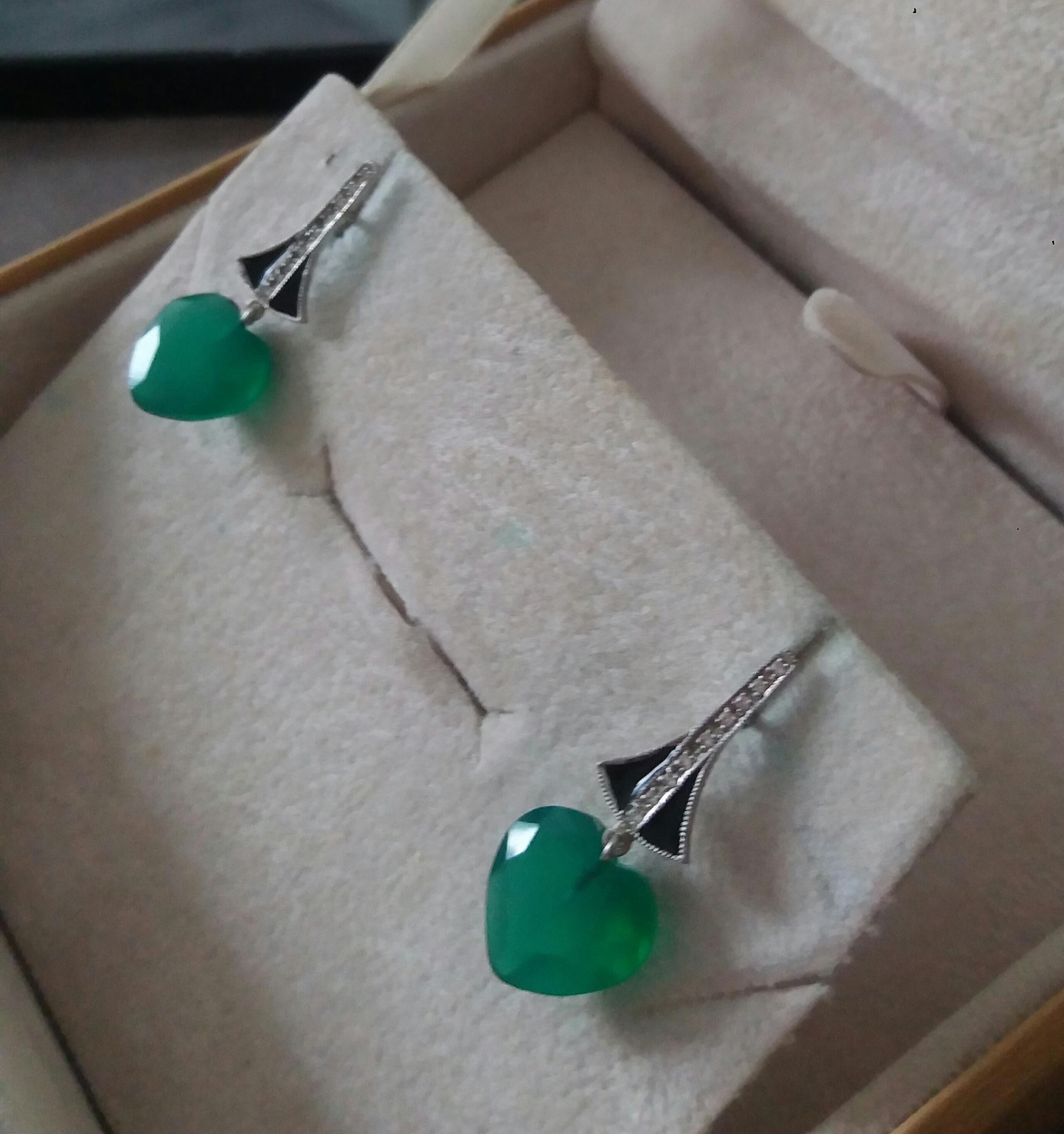 Art Deco Style Heart Shape Green Onyx Gold Diamonds Black Enamel Dangle Earrings In Good Condition In Bangkok, TH