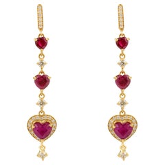 Boucles d'oreilles pendantes en or jaune 18k avec rubis et diamants en forme de coeur de style Art Déco