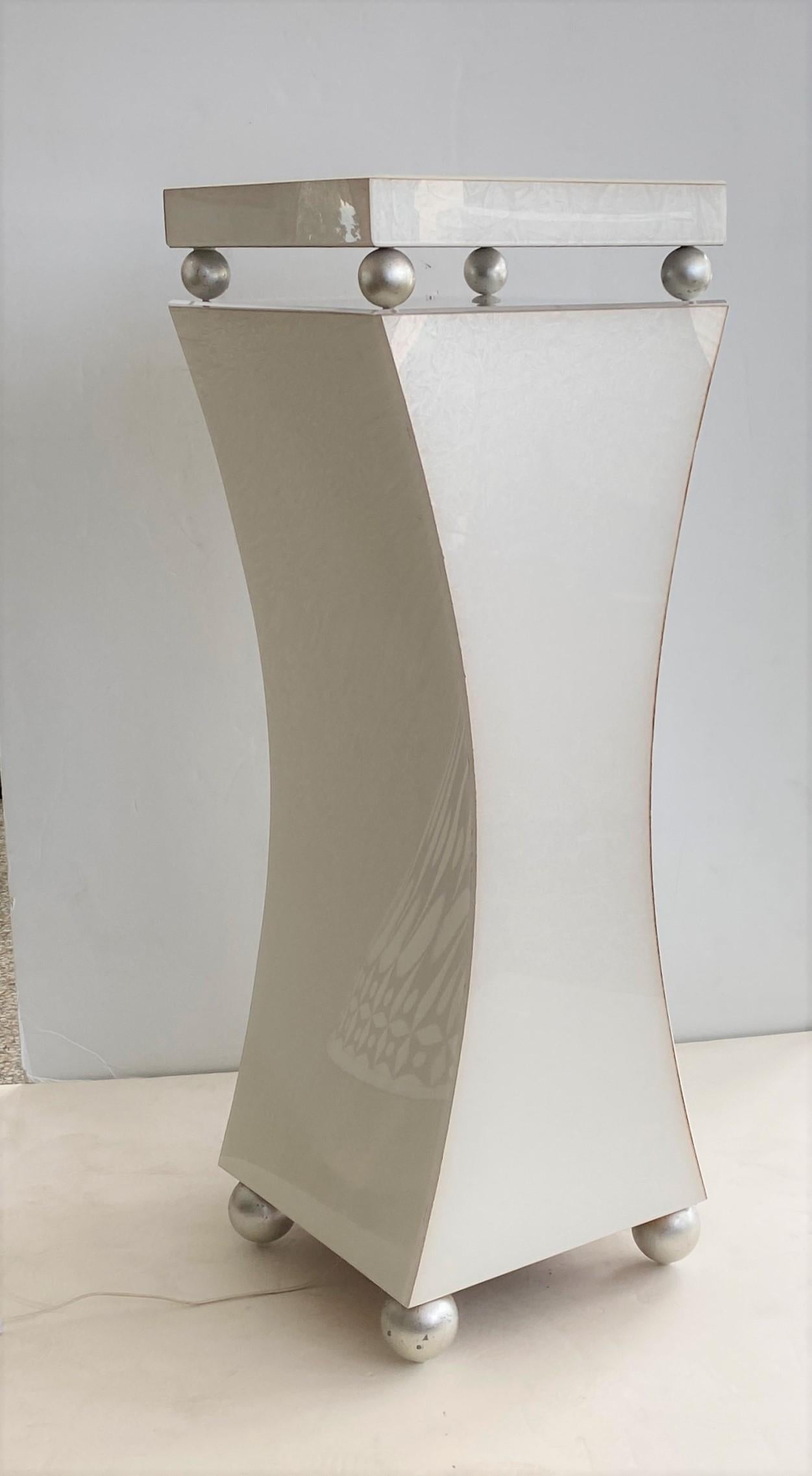 Art Deco Style Illuminated Pedestal In Good Condition For Sale In West Palm Beach, FL