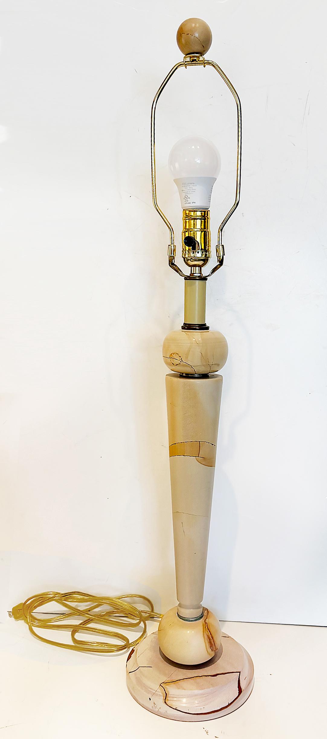 Moderne Lampe de table italienne en marbre Breccia de style Art Déco, abat-jour d'origine en vente