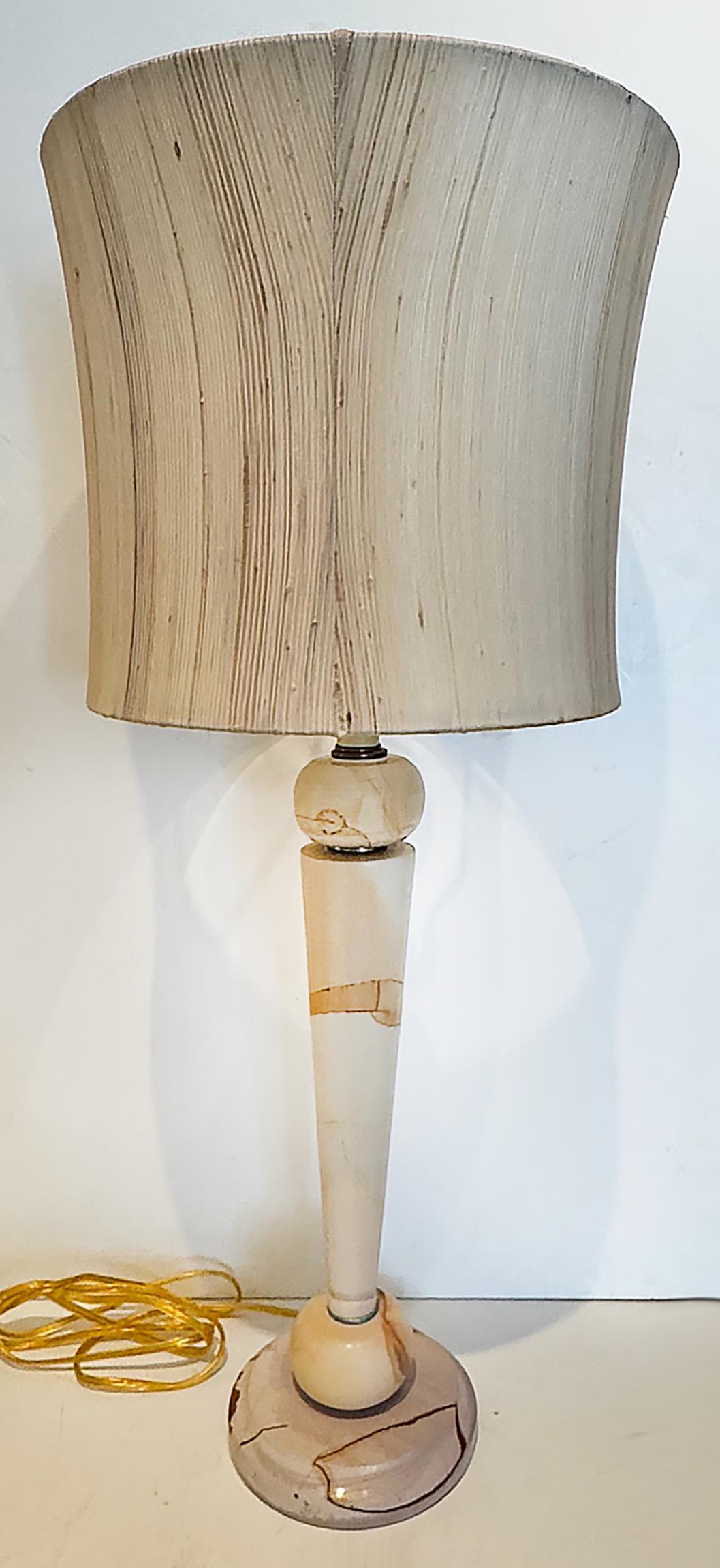 Lampe de table italienne en marbre Breccia de style Art Déco, abat-jour d'origine Bon état - En vente à Miami, FL