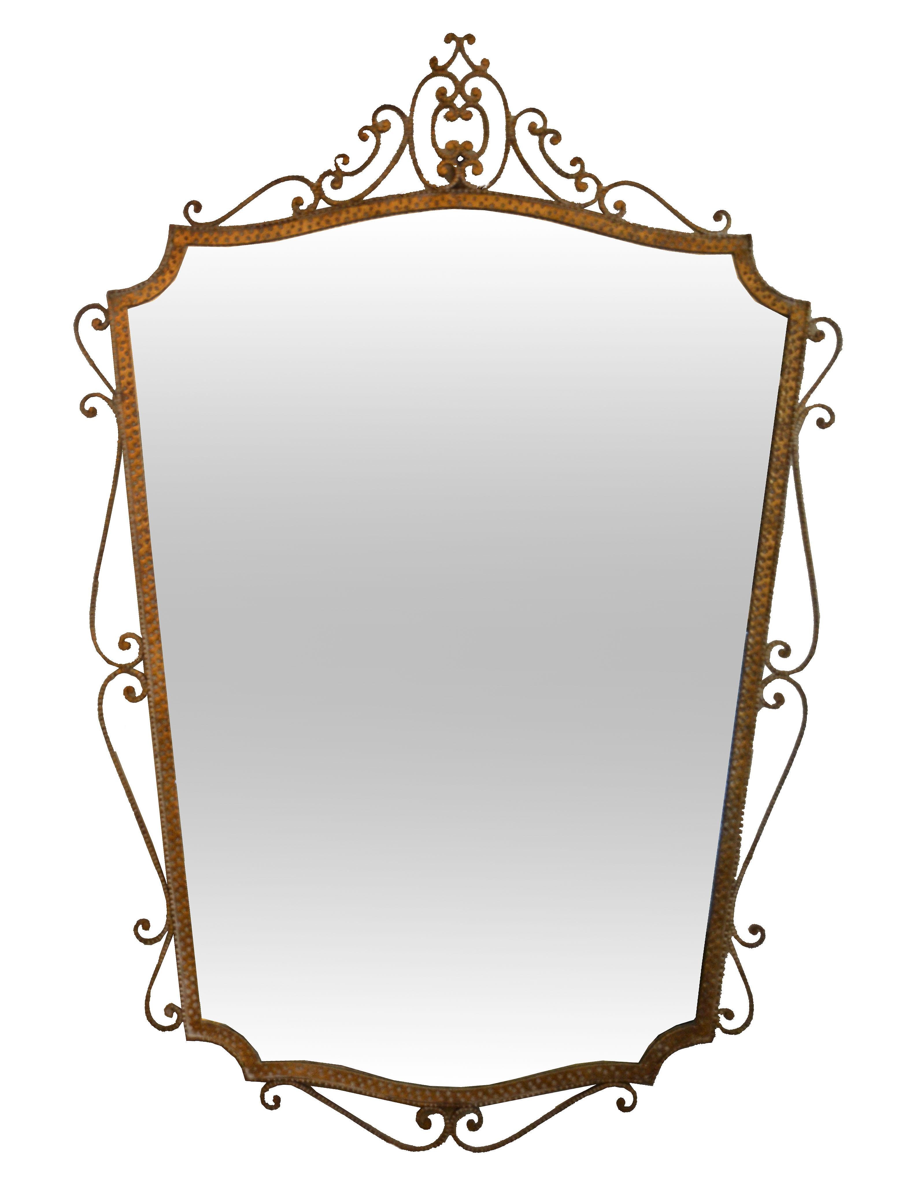 miroir mural ou miroir console en fer forgé doré à la feuille d'or des années 1950 par Pier Luigi Colli.
Le miroir rectangulaire est bordé de fer forgé doré et martelé à la main.
Un artisanat étonnant fabriqué en Italie.
      