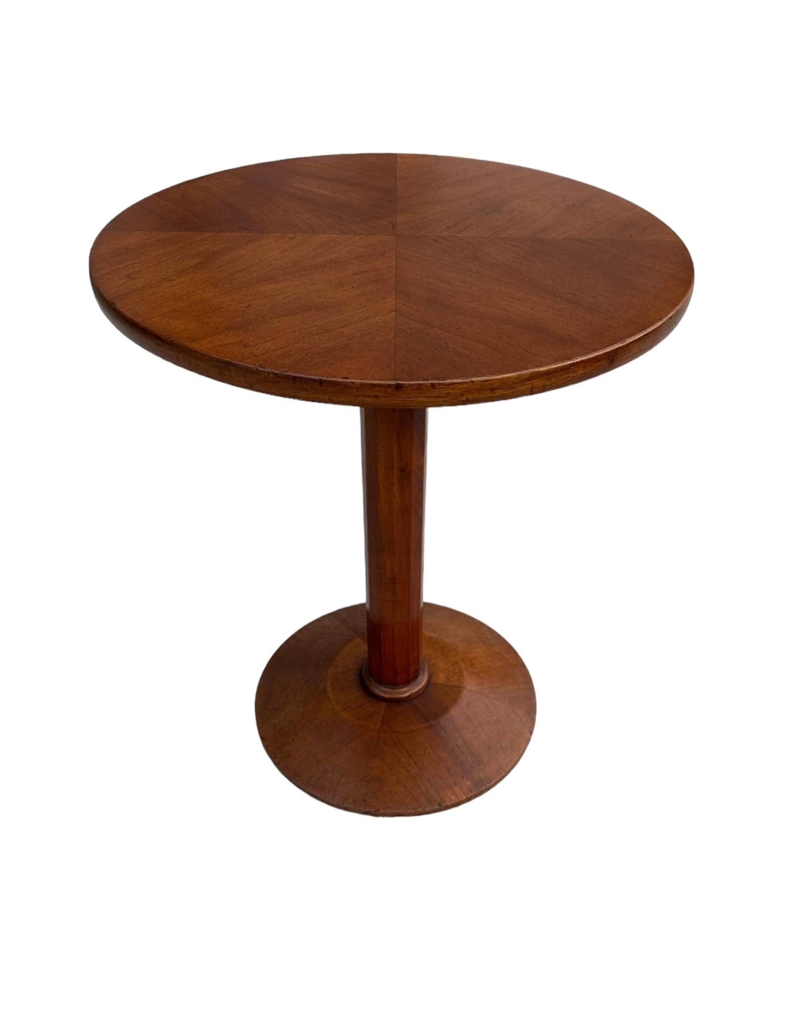 Art Deco Style Italian Side Table In Good Condition In Brooklyn, NY