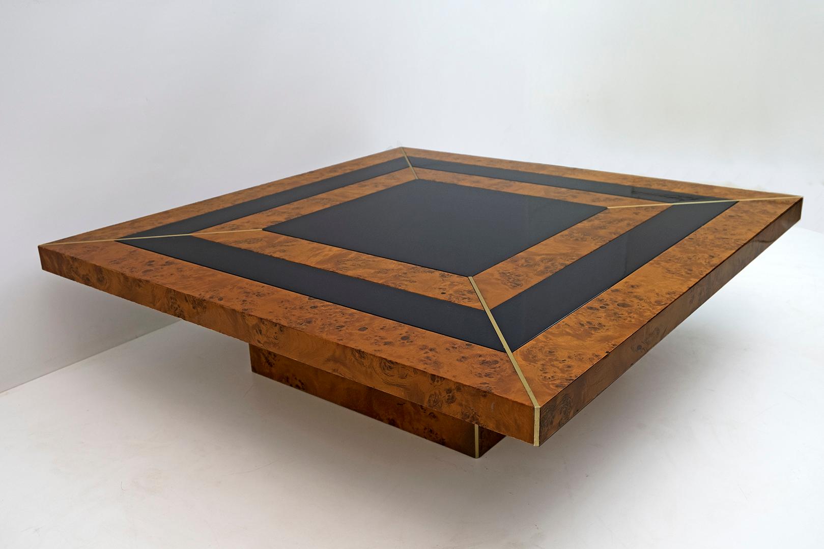 Couchtisch aus italienischem Nussbaum und Lack im Art-Dco-Stil, 1970er Jahre (Messing) im Angebot