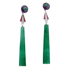 Pendants d'oreilles de style Art déco en jade, améthyste, émeraudes, émail rouge et diamants