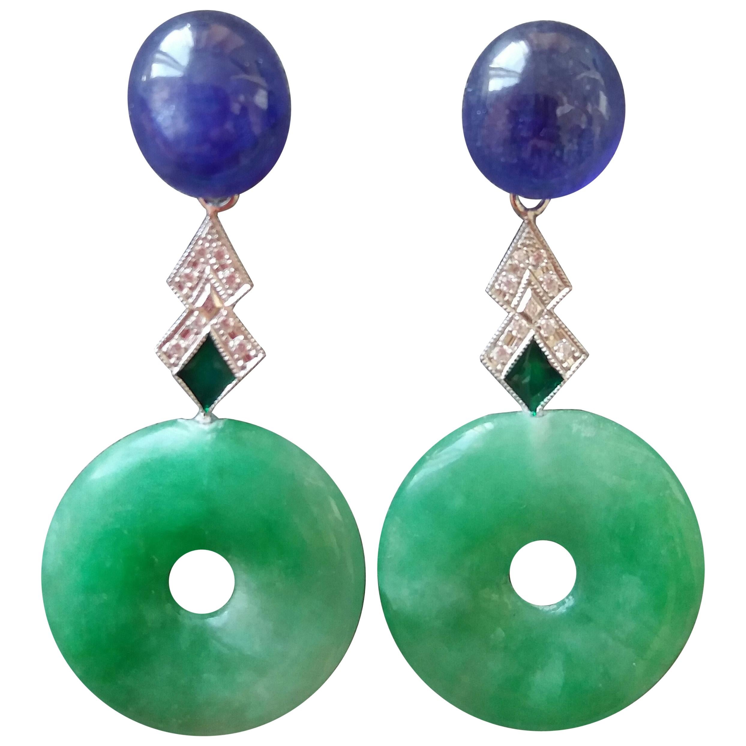 Orecchini a pendente in stile Art Deco con giada, zaffiro blu e oro 14 carati, diamanti e smalto verde