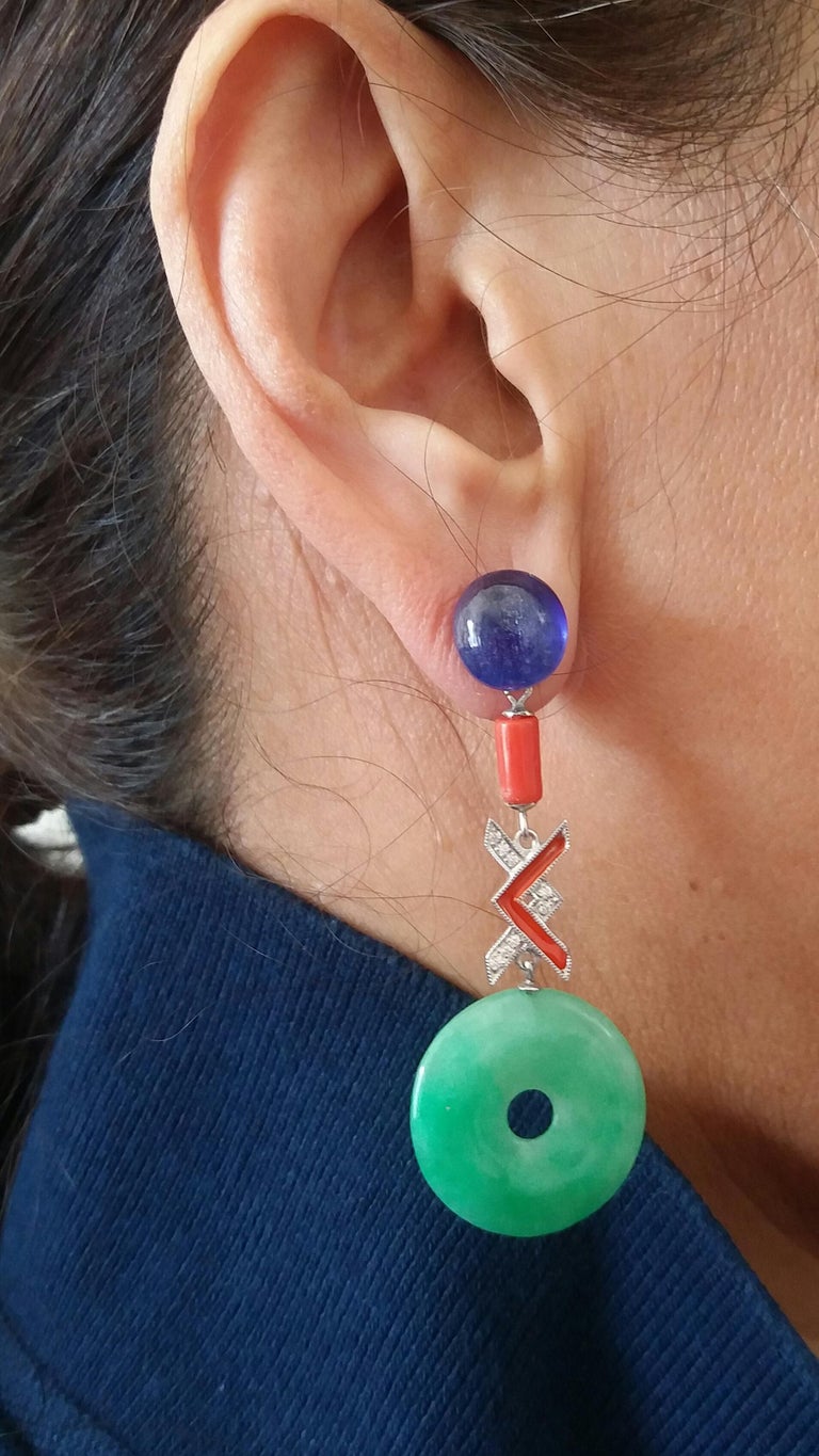 2 large blue sapphires make up the upper part, the central part is in gold, diamonds, coral and orange enamel, the lower part is made up of 2 Jade Donuts
In 1978 our workshop started in Italy to make simple-chic Art Deco style jewellery, completely