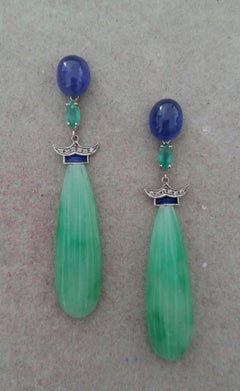 Orecchini a goccia in stile Art Deco con giada, zaffiri blu e smeraldi, smalto oro e diamanti